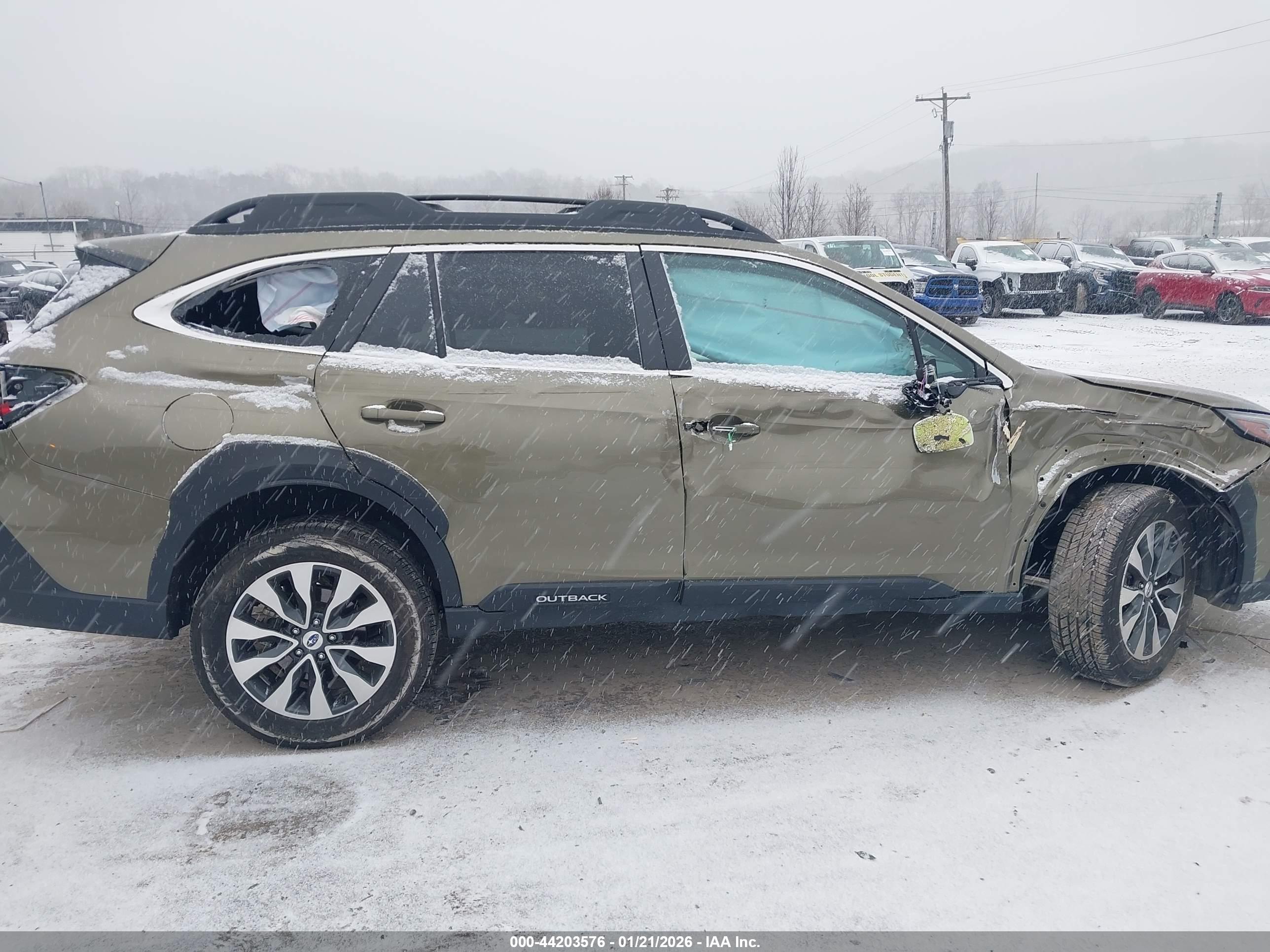 SUBARU OUTBACK image 6