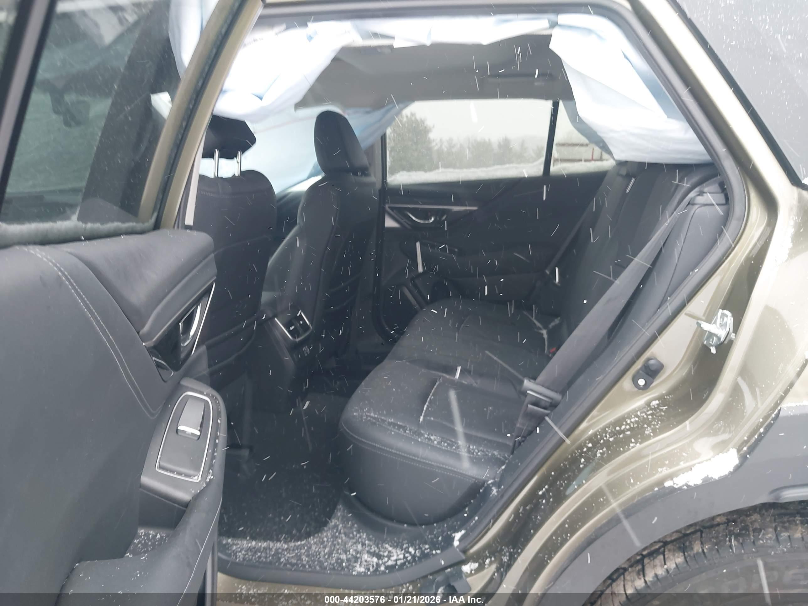 SUBARU OUTBACK image 8