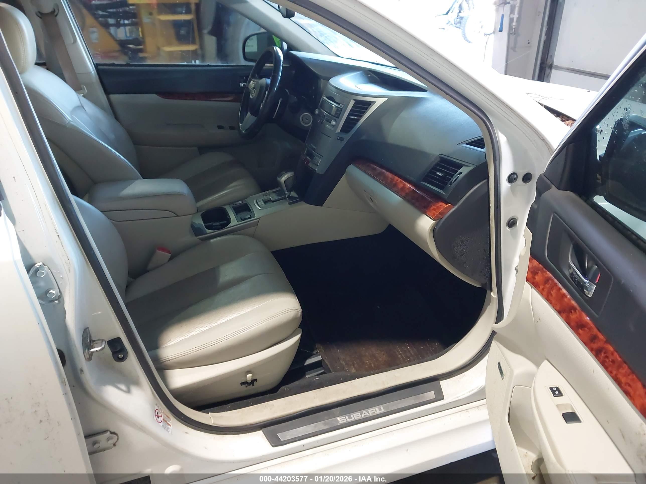 SUBARU LEGACY image 5