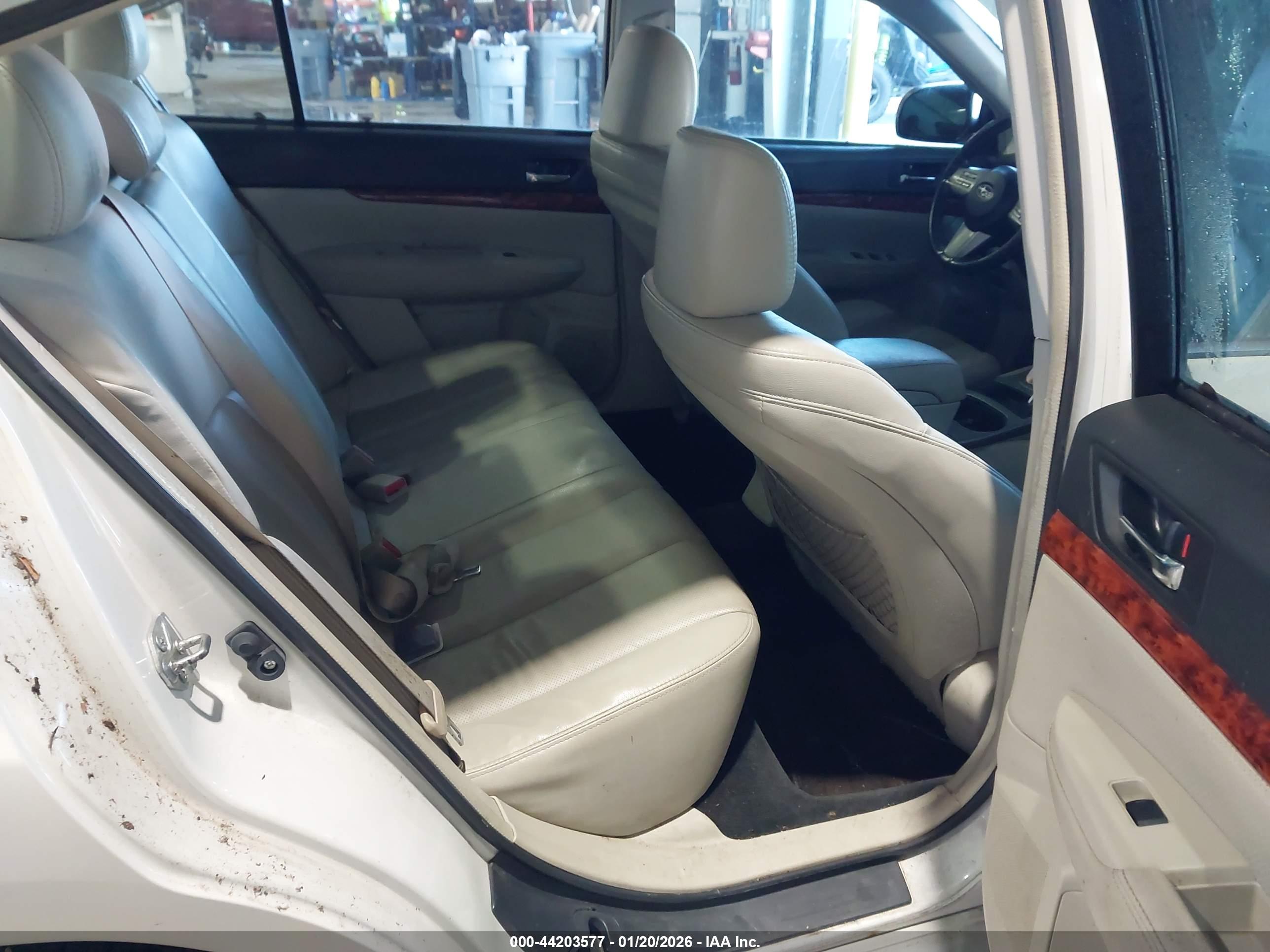 SUBARU LEGACY image 8