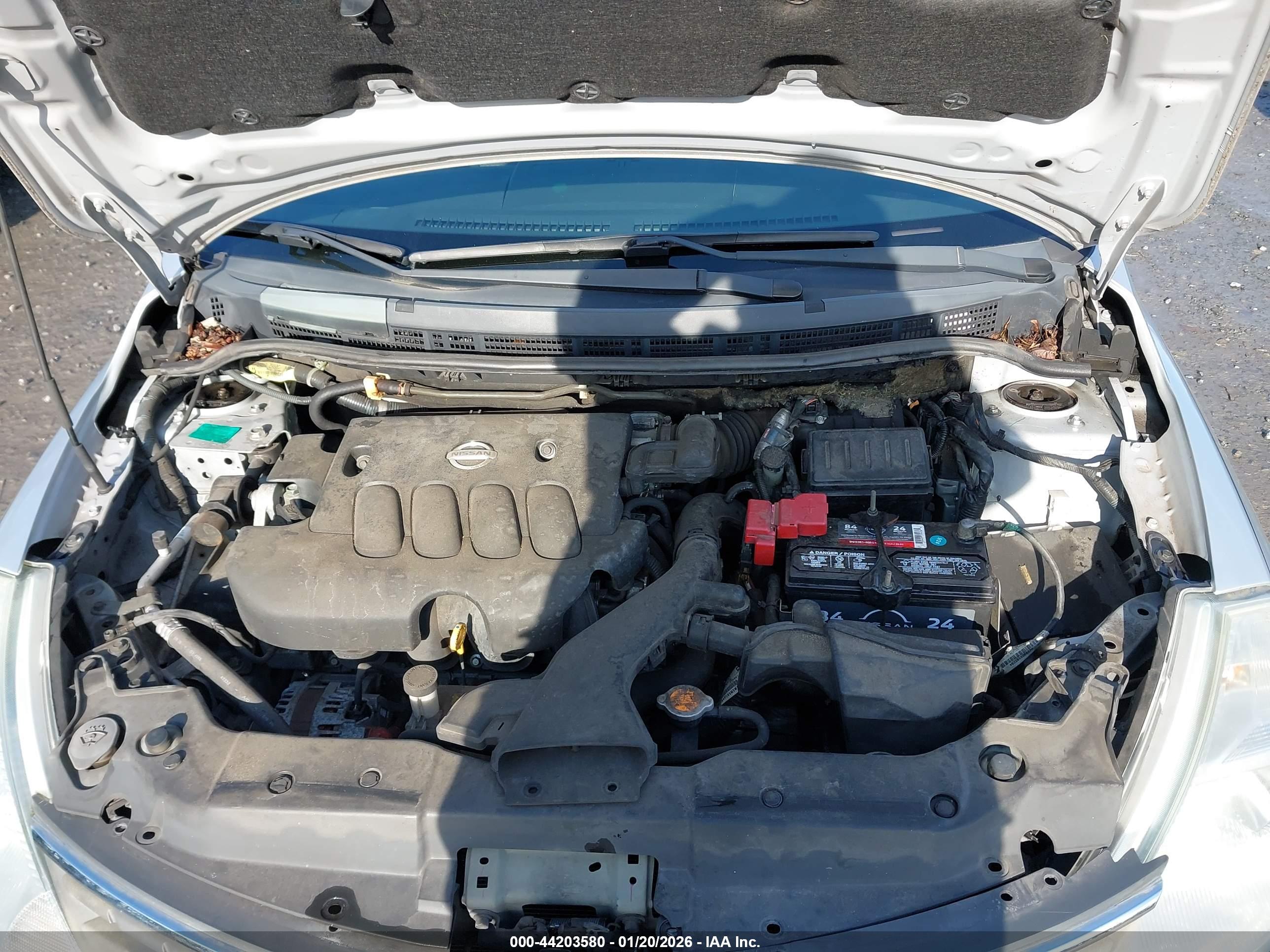 NISSAN VERSA image 10