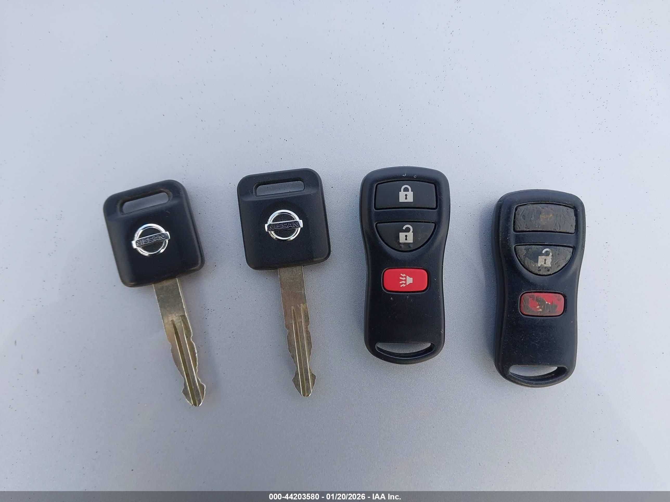 NISSAN VERSA image 11