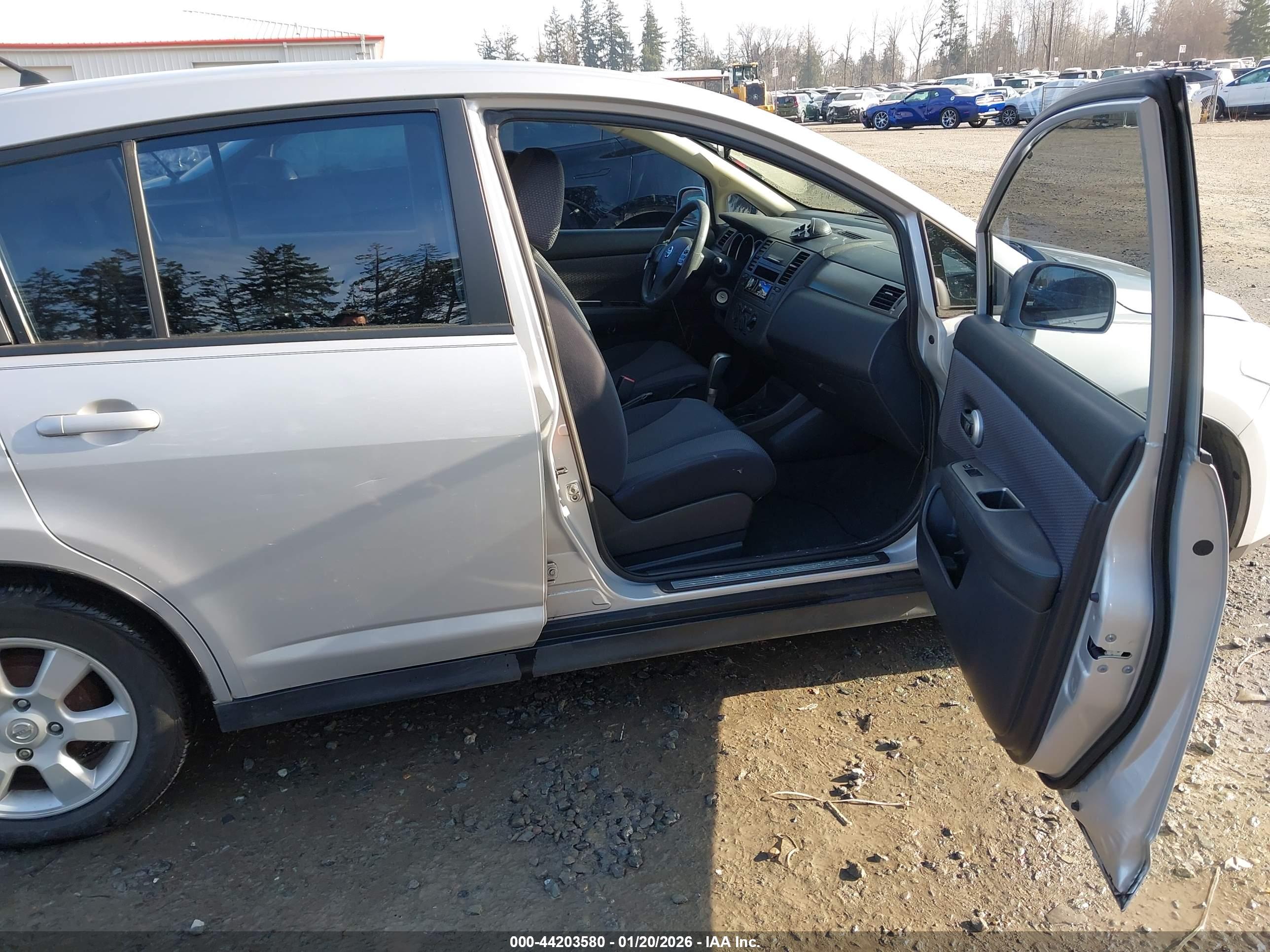 NISSAN VERSA image 5