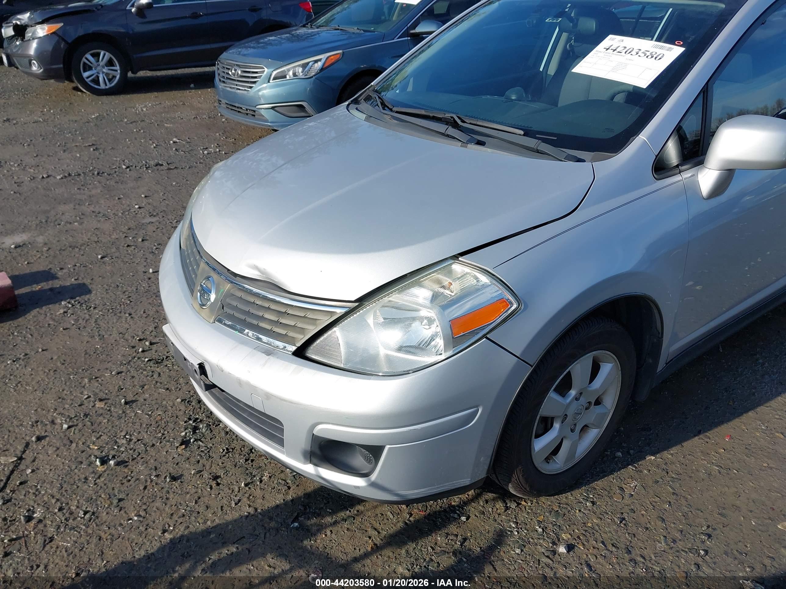 NISSAN VERSA image 6