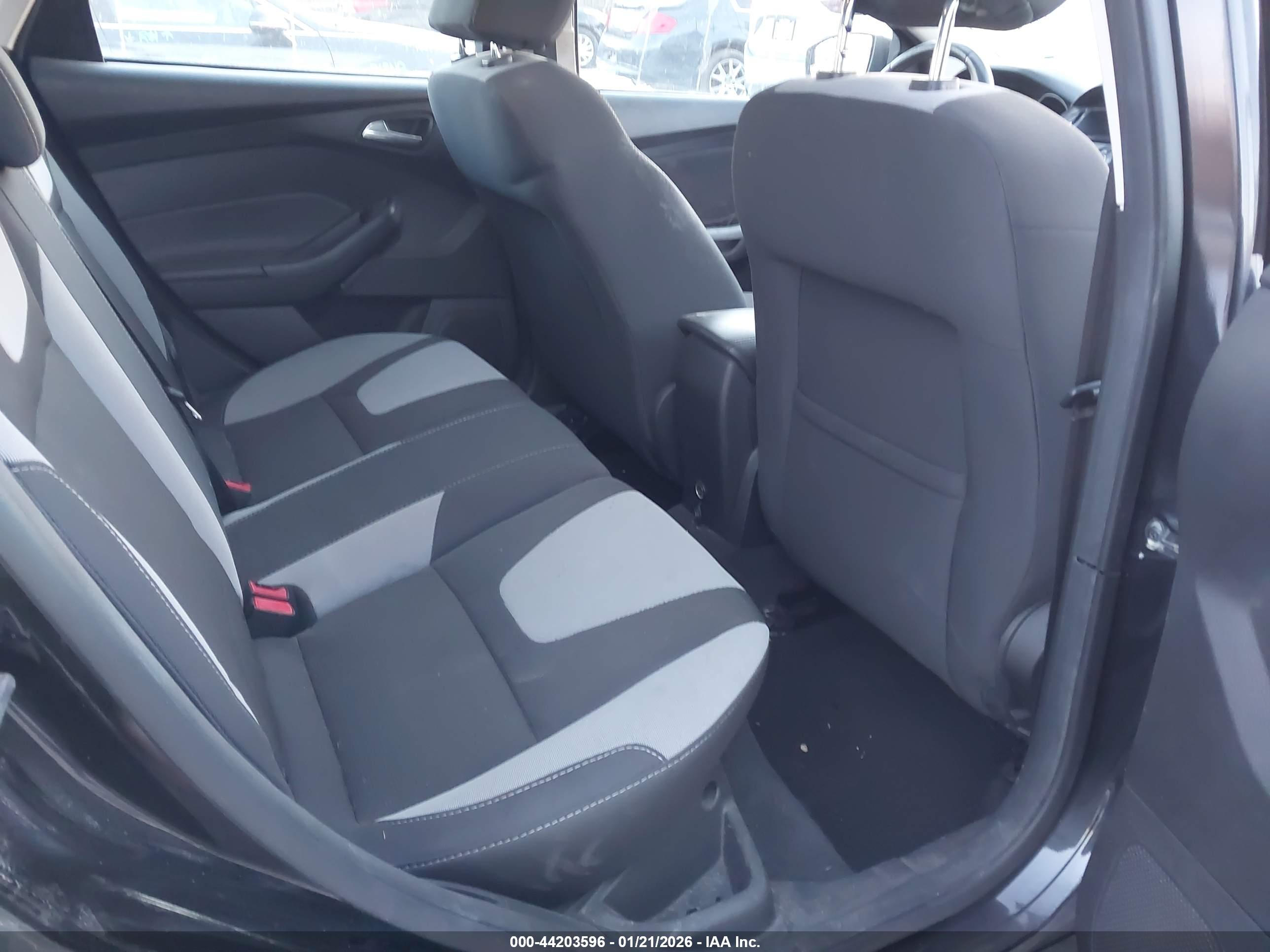FORD FOCUS image 8