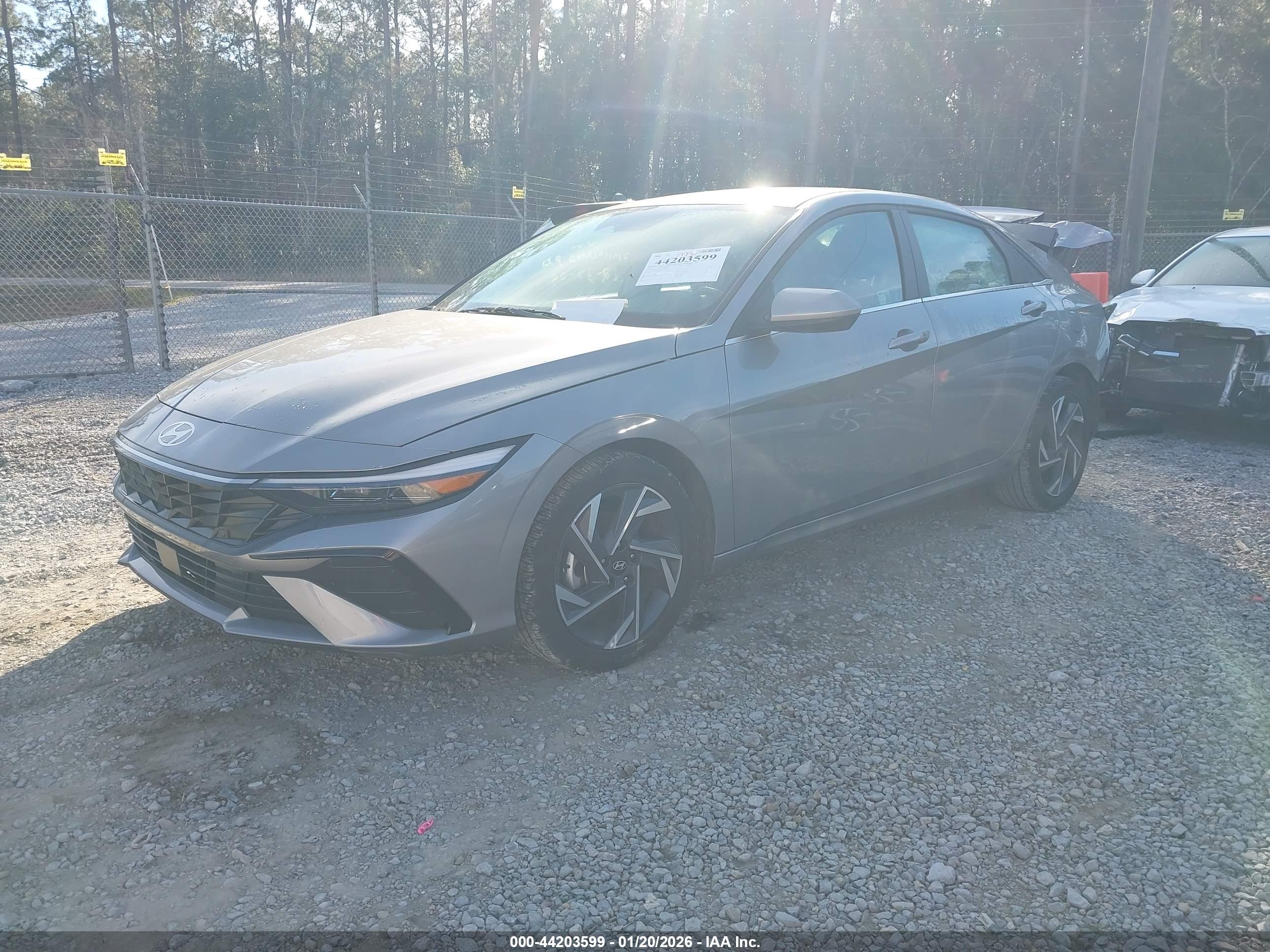 HYUNDAI ELANTRA image 2