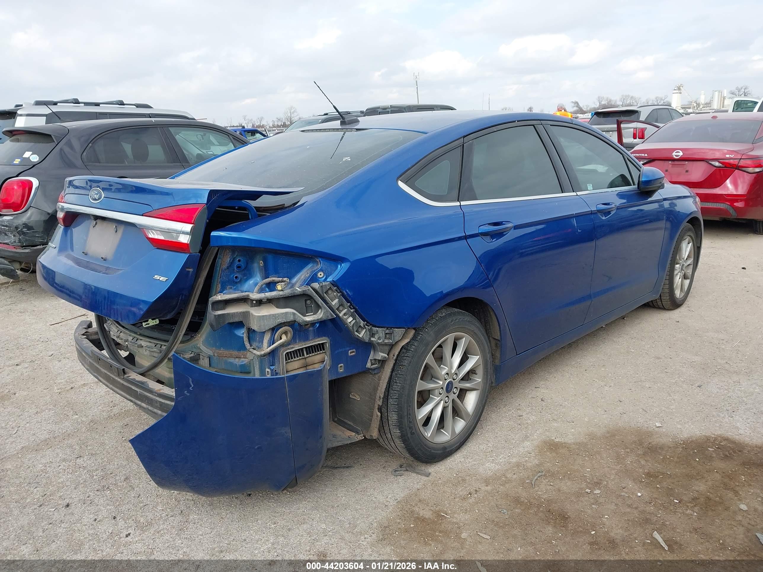 FORD FUSION image 4