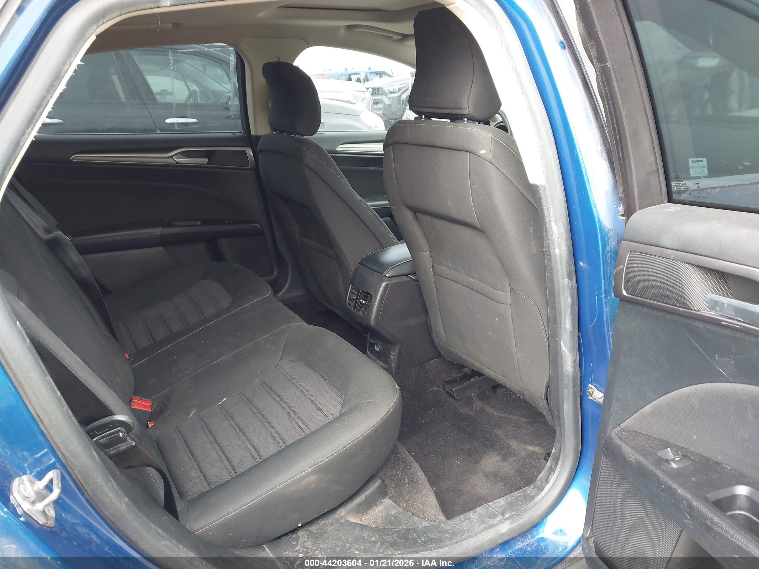 FORD FUSION image 8