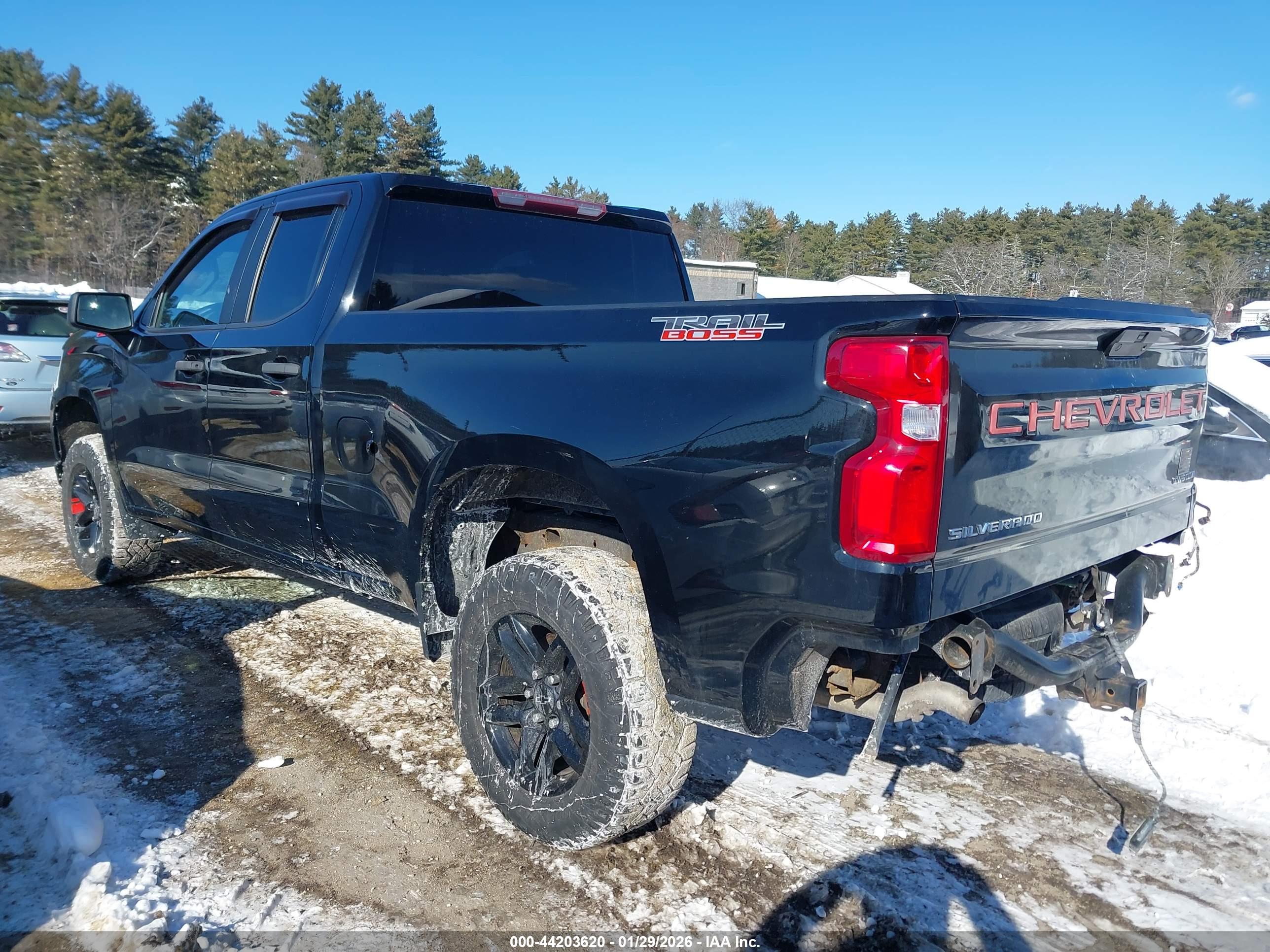 CHEVROLET SILVERADO image 3