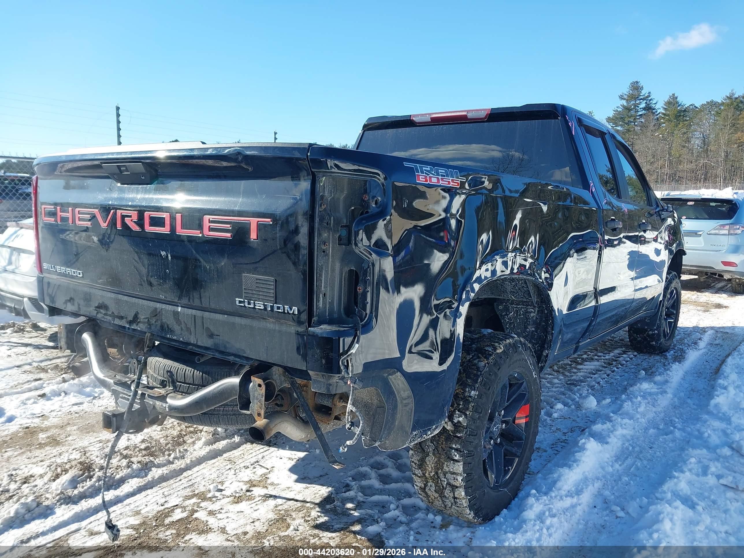 CHEVROLET SILVERADO image 4