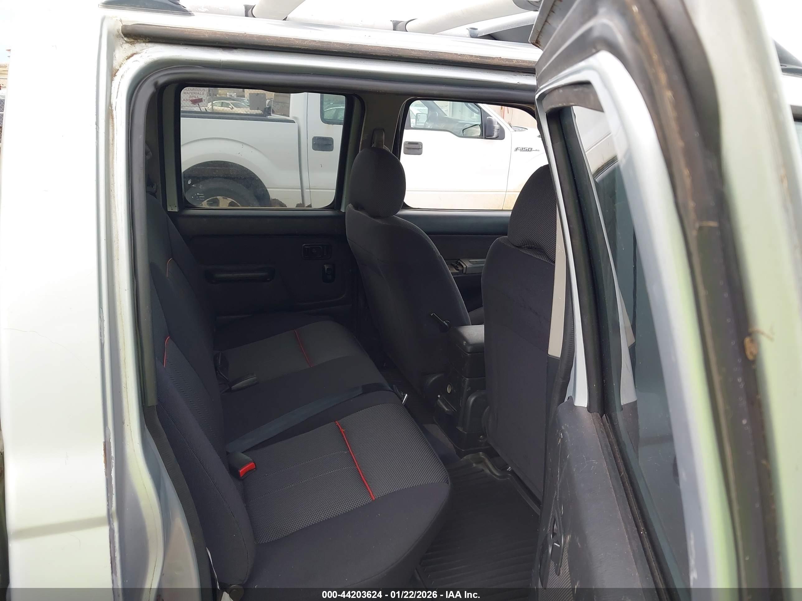 NISSAN FRONTIER image 8