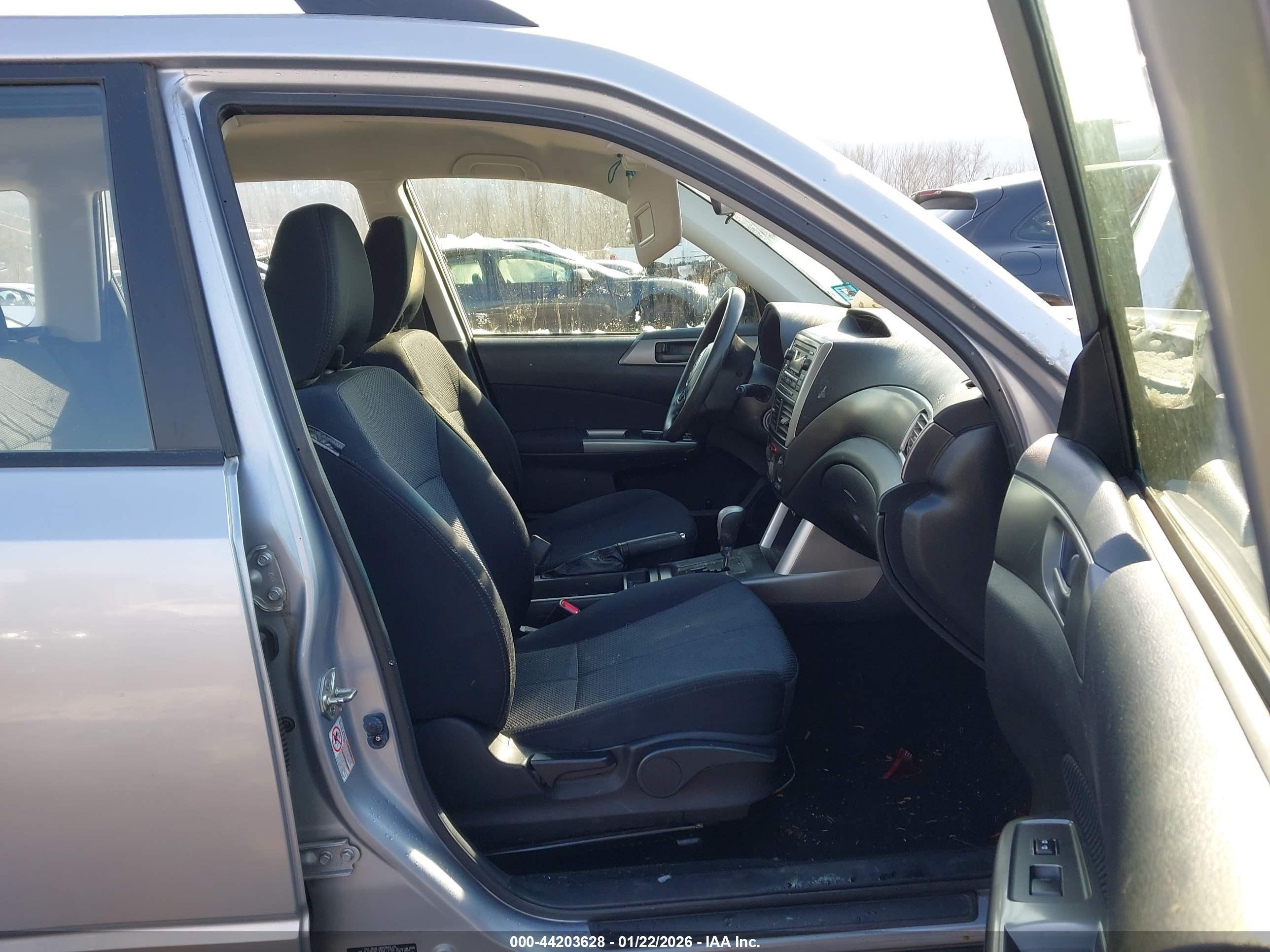 SUBARU FORESTER image 5