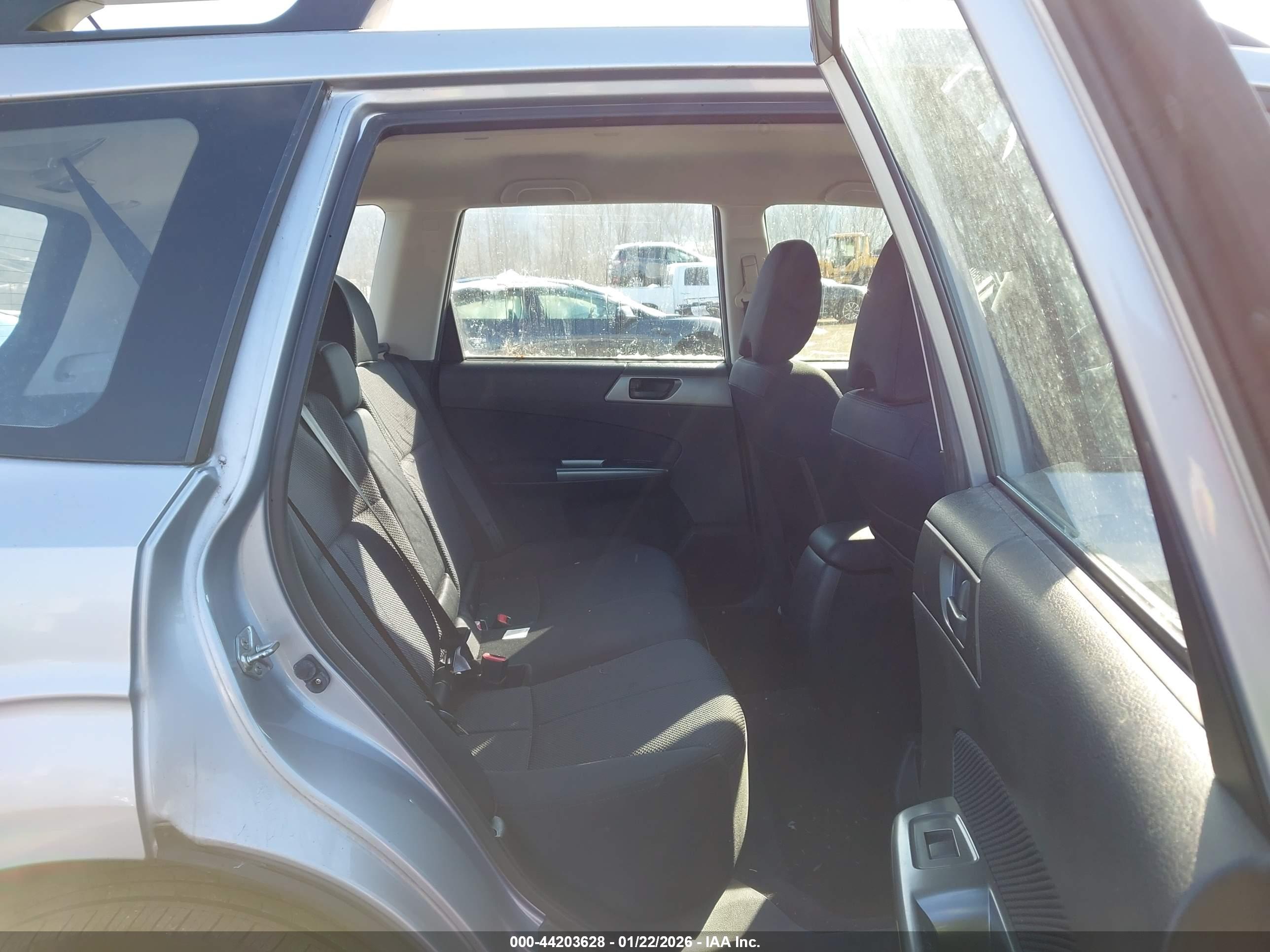SUBARU FORESTER image 8