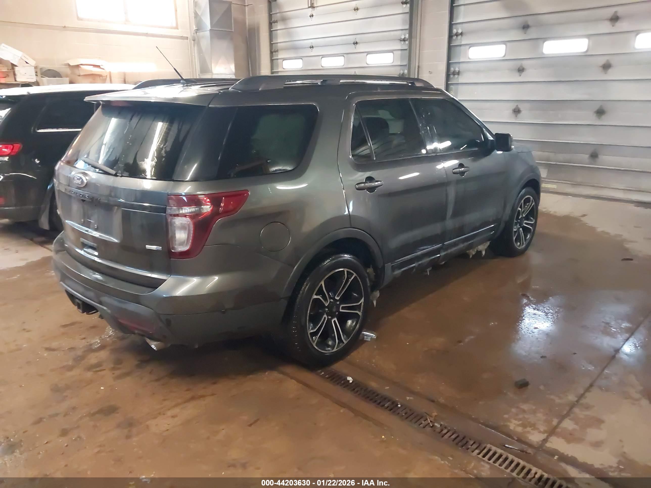 FORD EXPLORER image 4