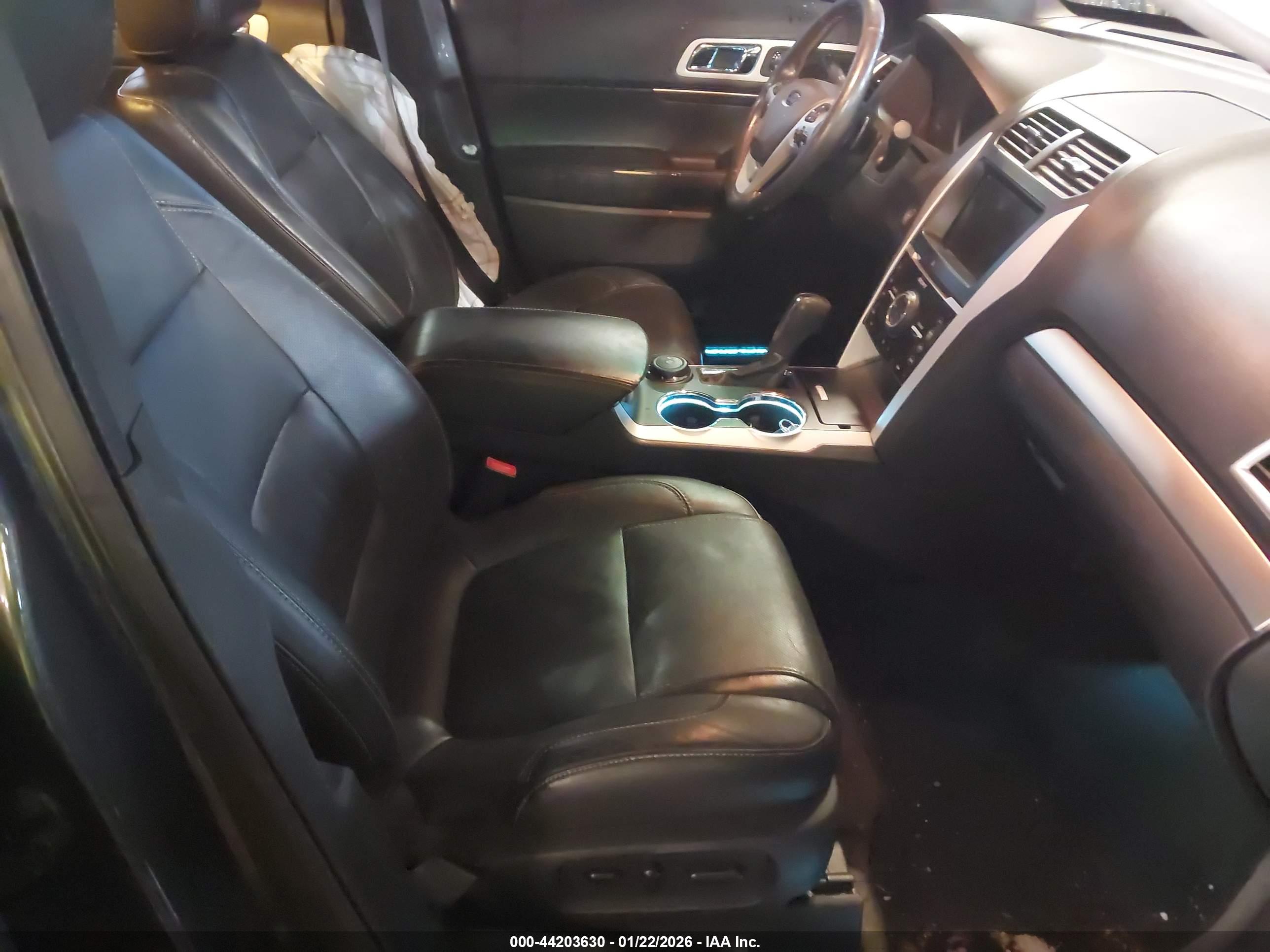 FORD EXPLORER image 5
