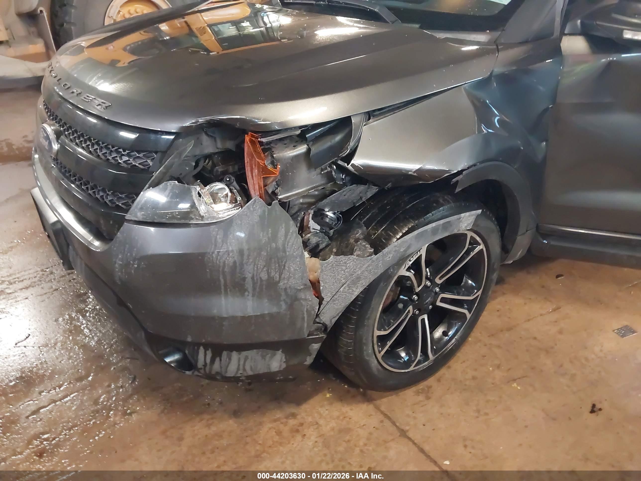 FORD EXPLORER image 6