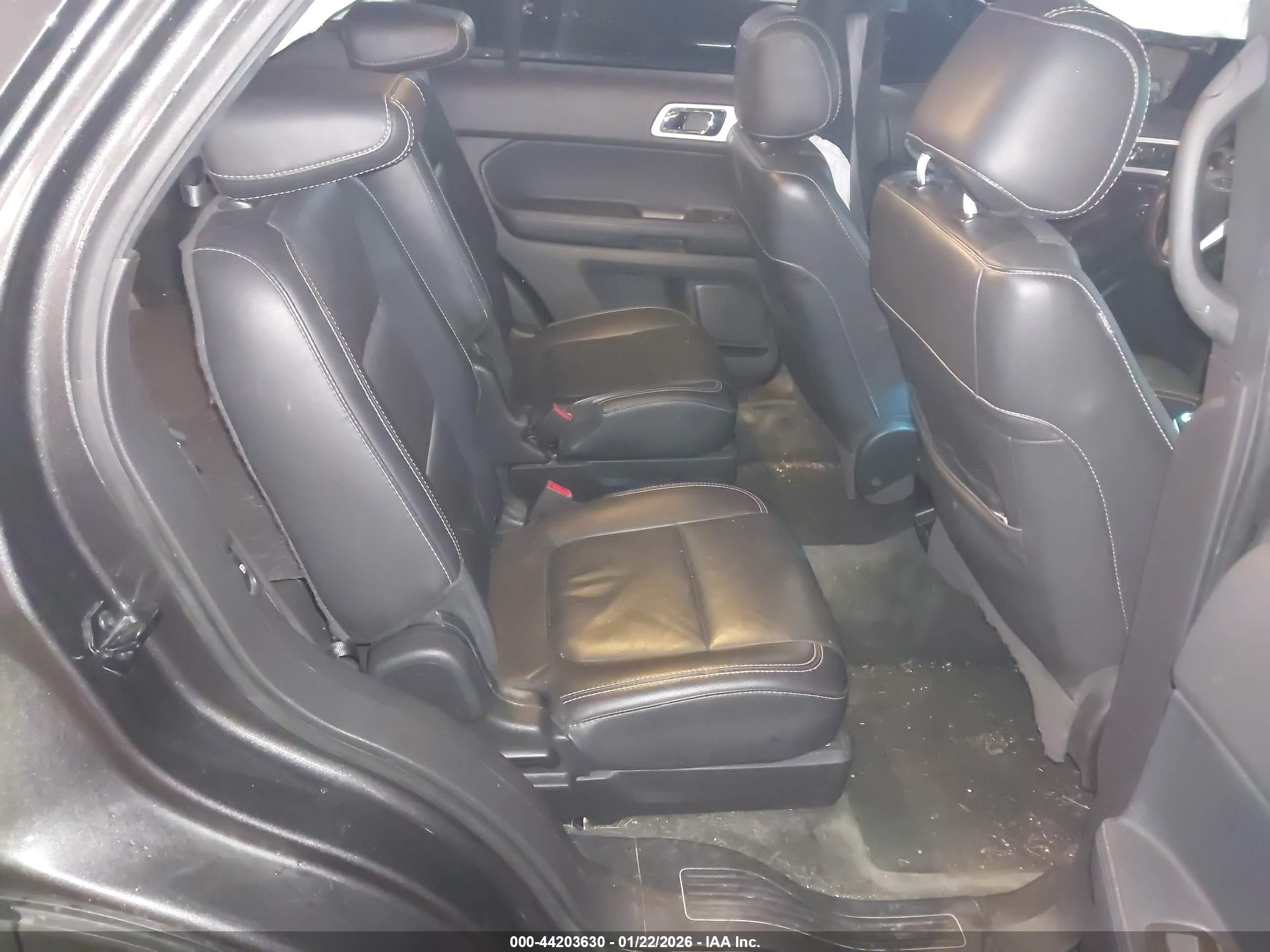 FORD EXPLORER image 8