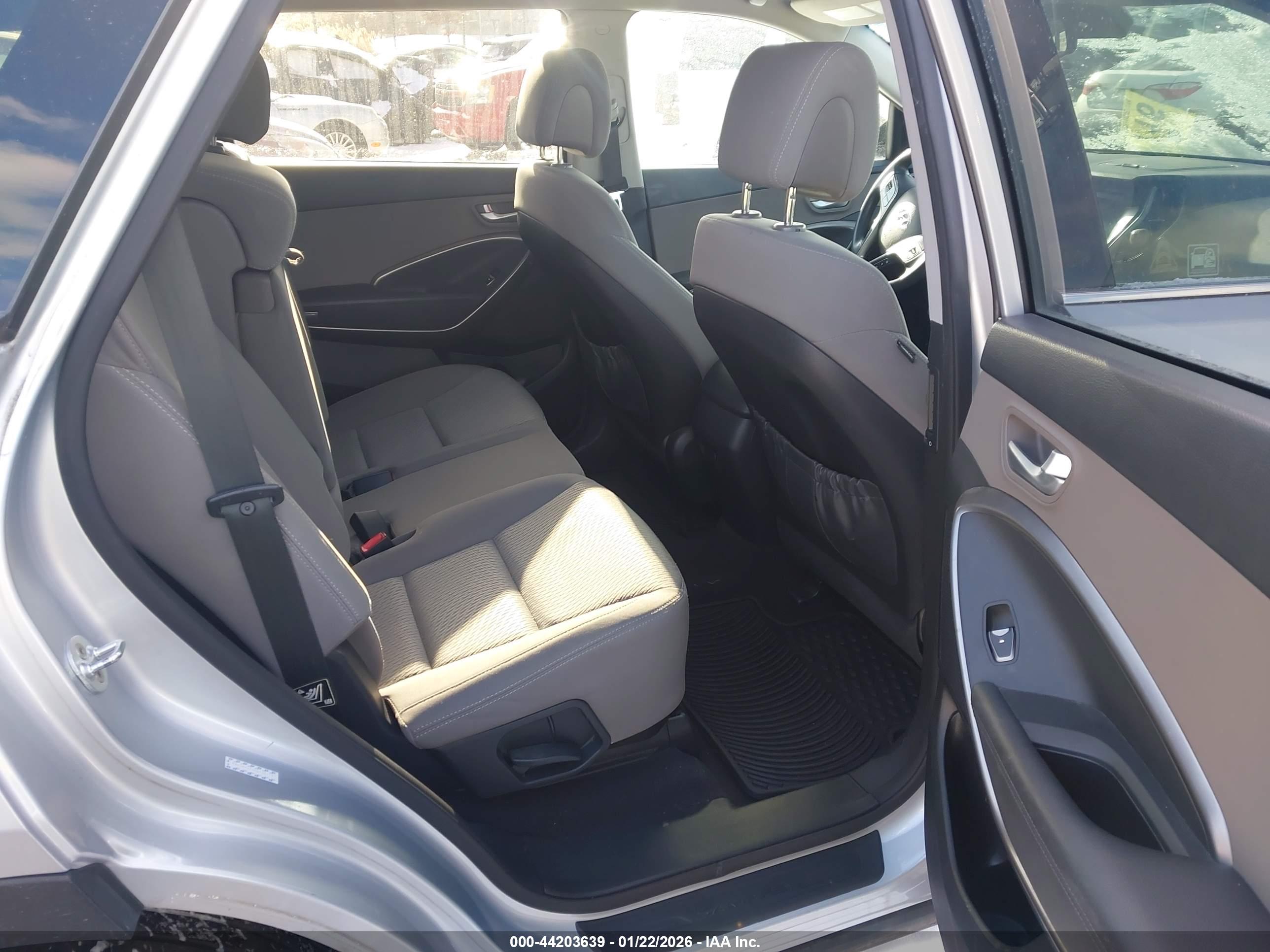 HYUNDAI SANTA image 8