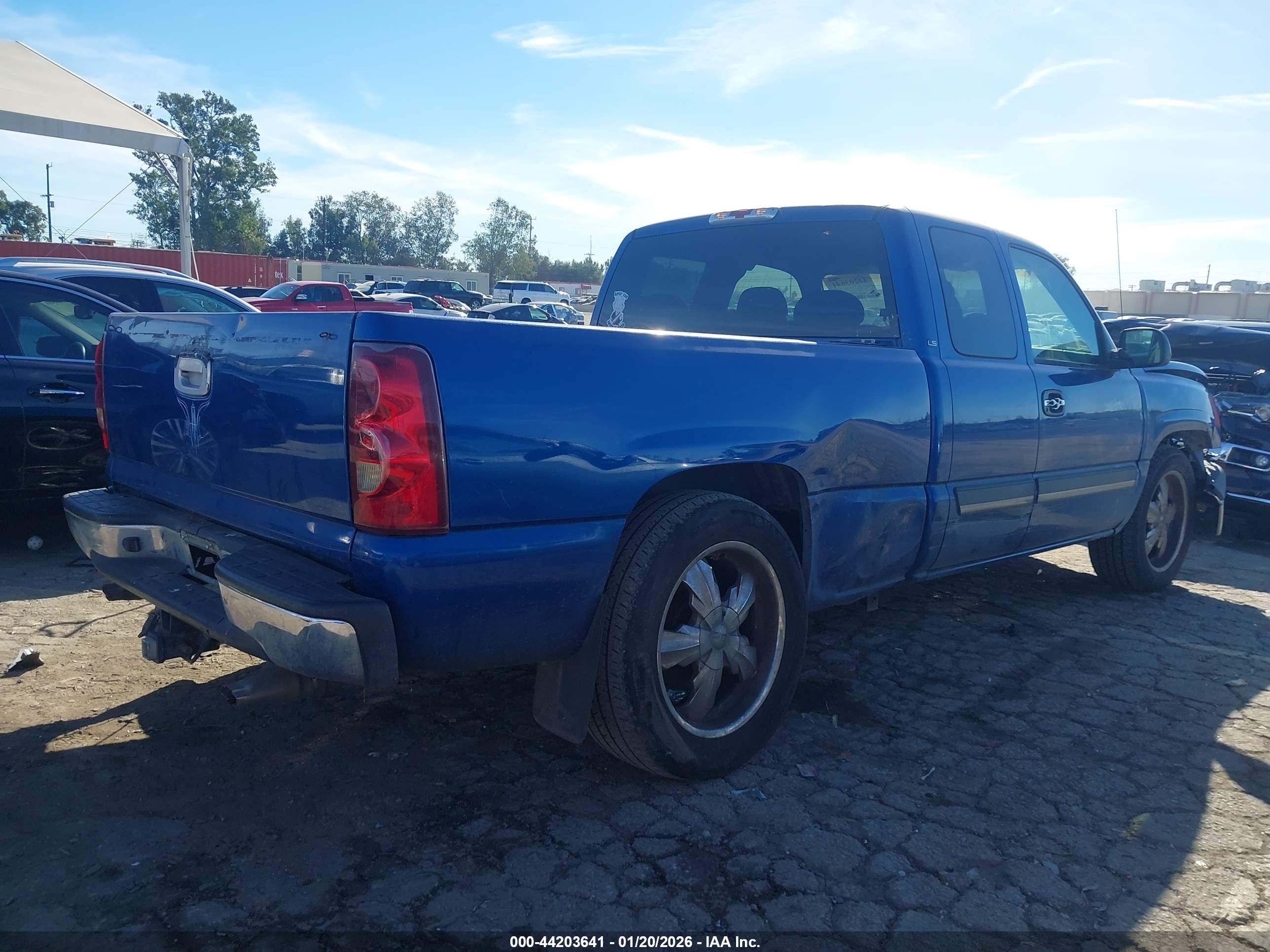 CHEVROLET SILVERADO image 4