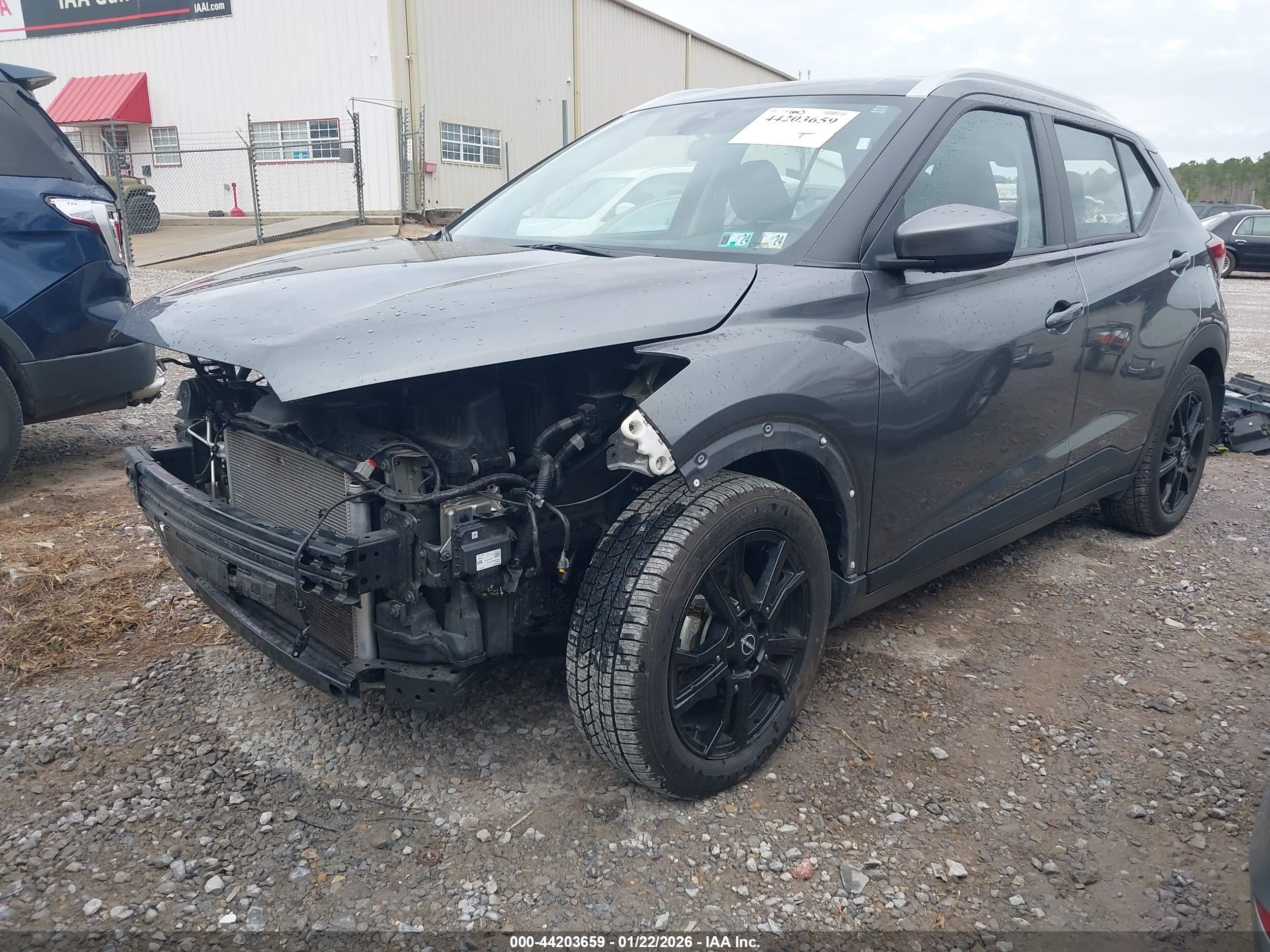 NISSAN KICKS image 2