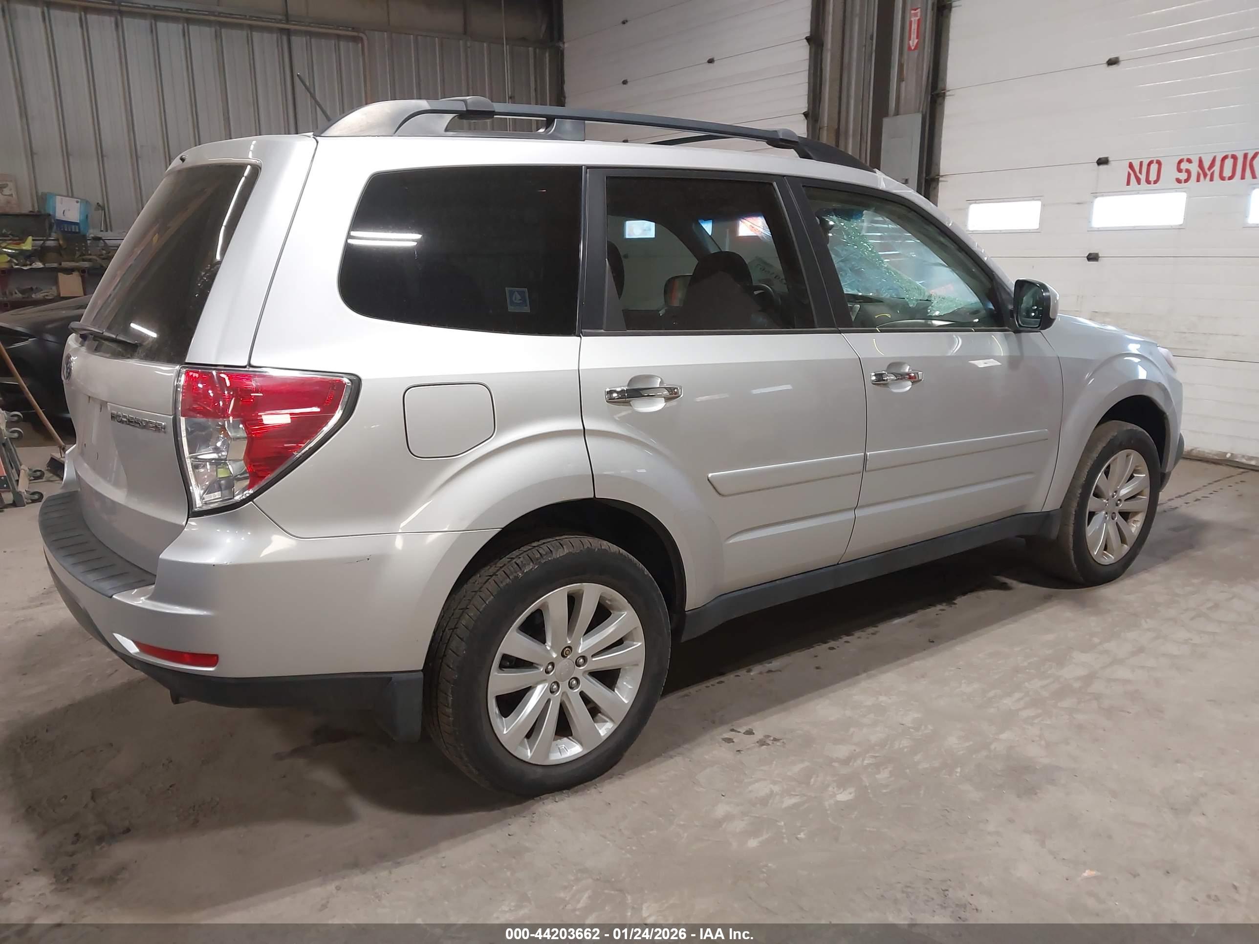 SUBARU FORESTER image 3