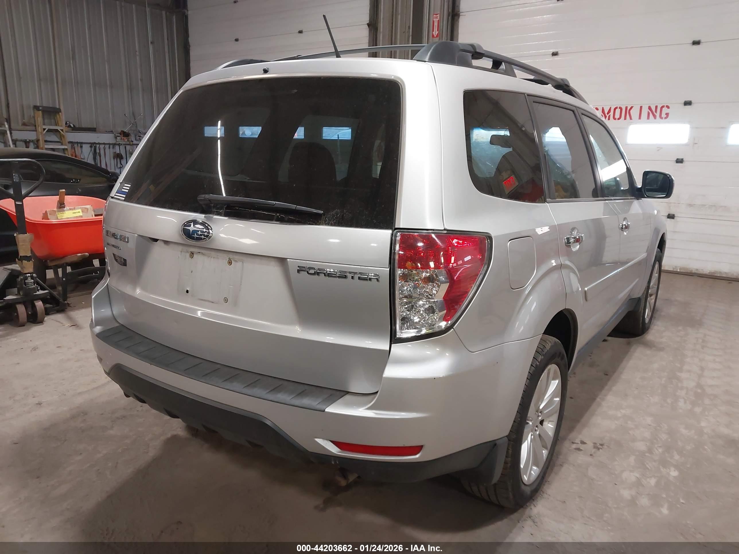 SUBARU FORESTER image 4