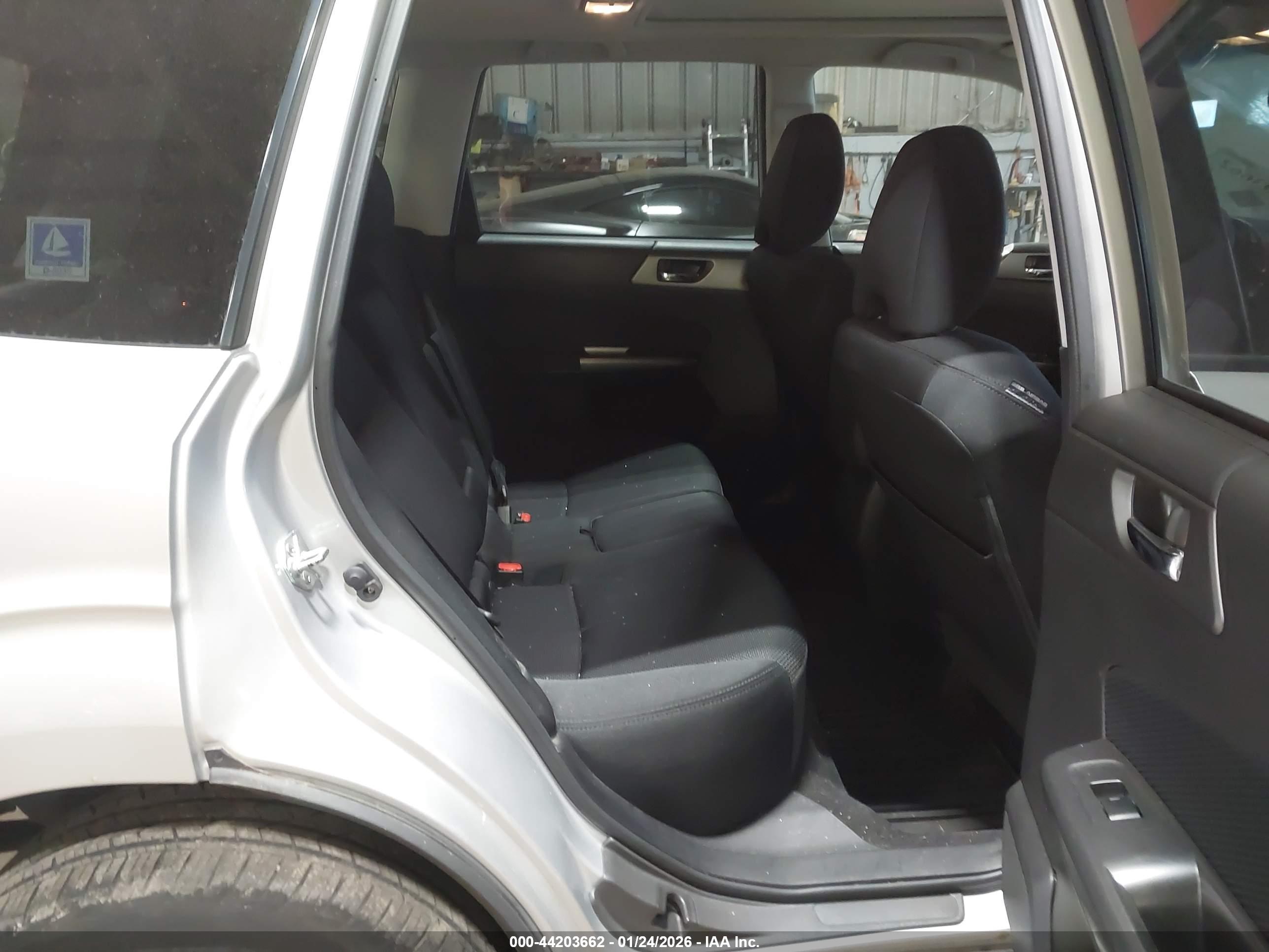 SUBARU FORESTER image 8