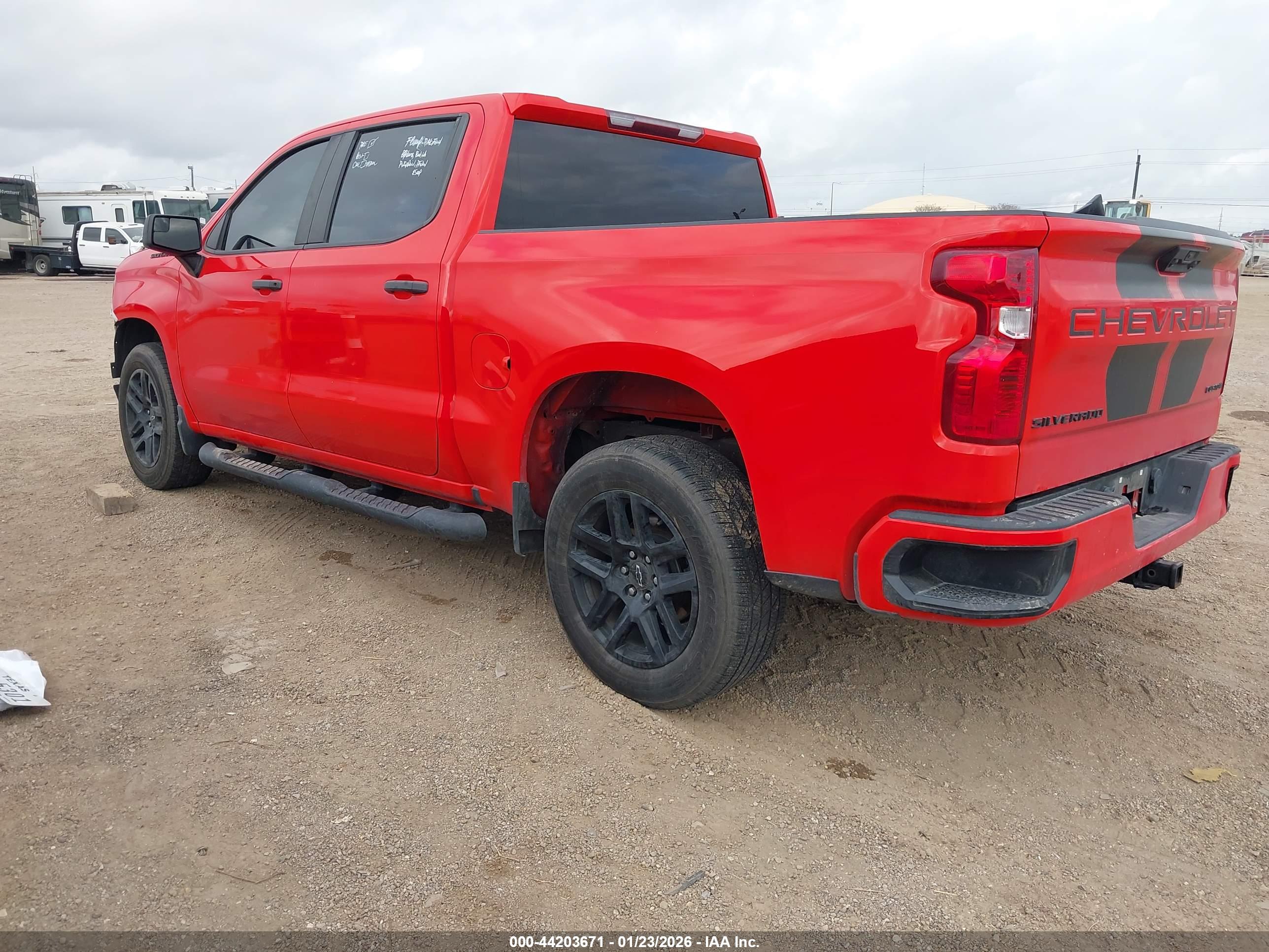 CHEVROLET SILVERADO image 3