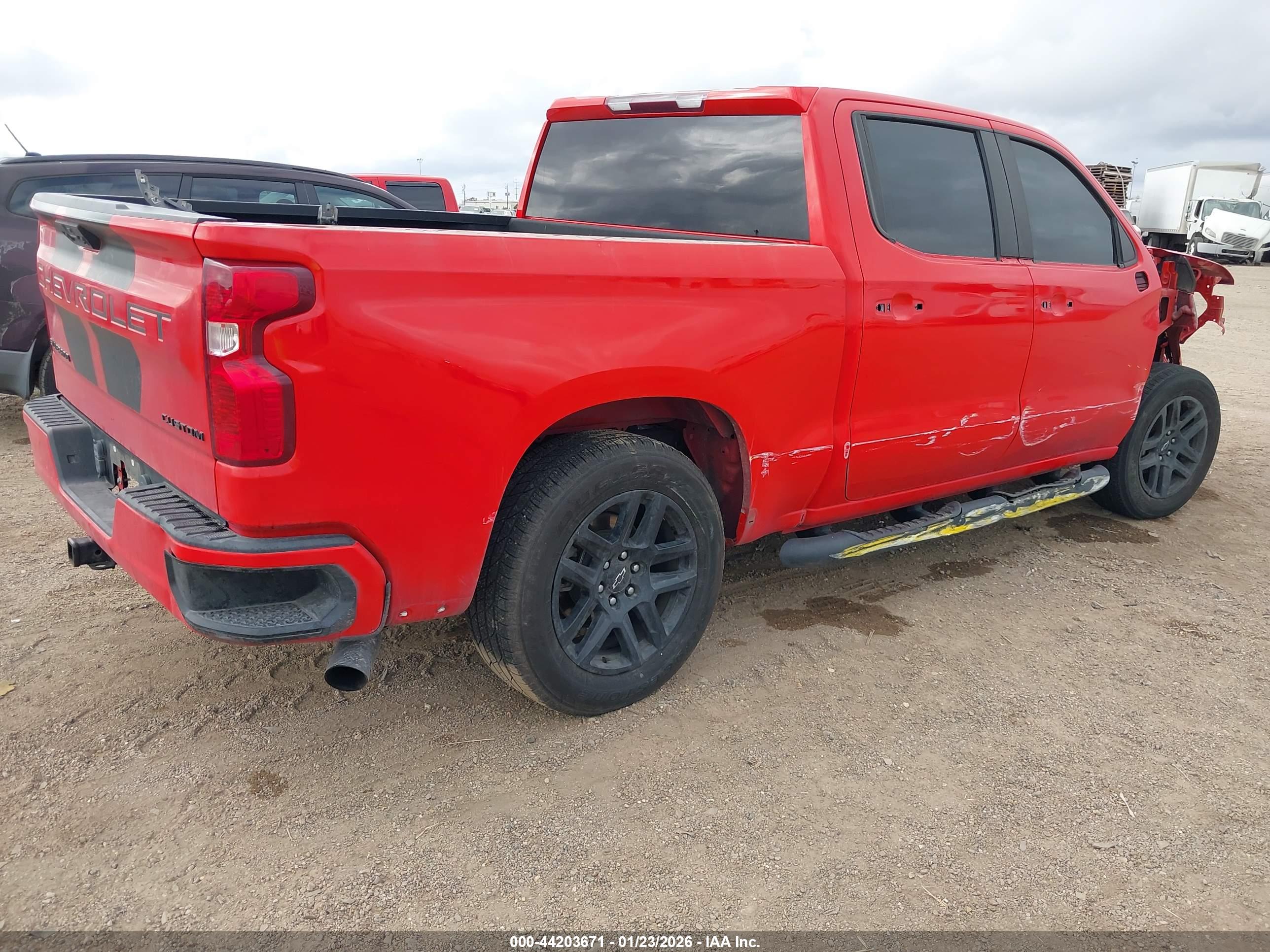 CHEVROLET SILVERADO image 4