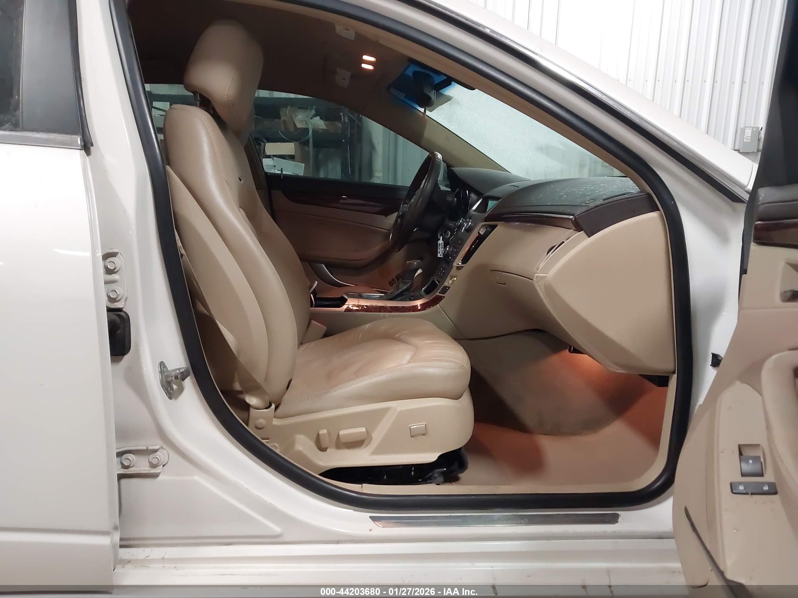 CADILLAC CTS image 5