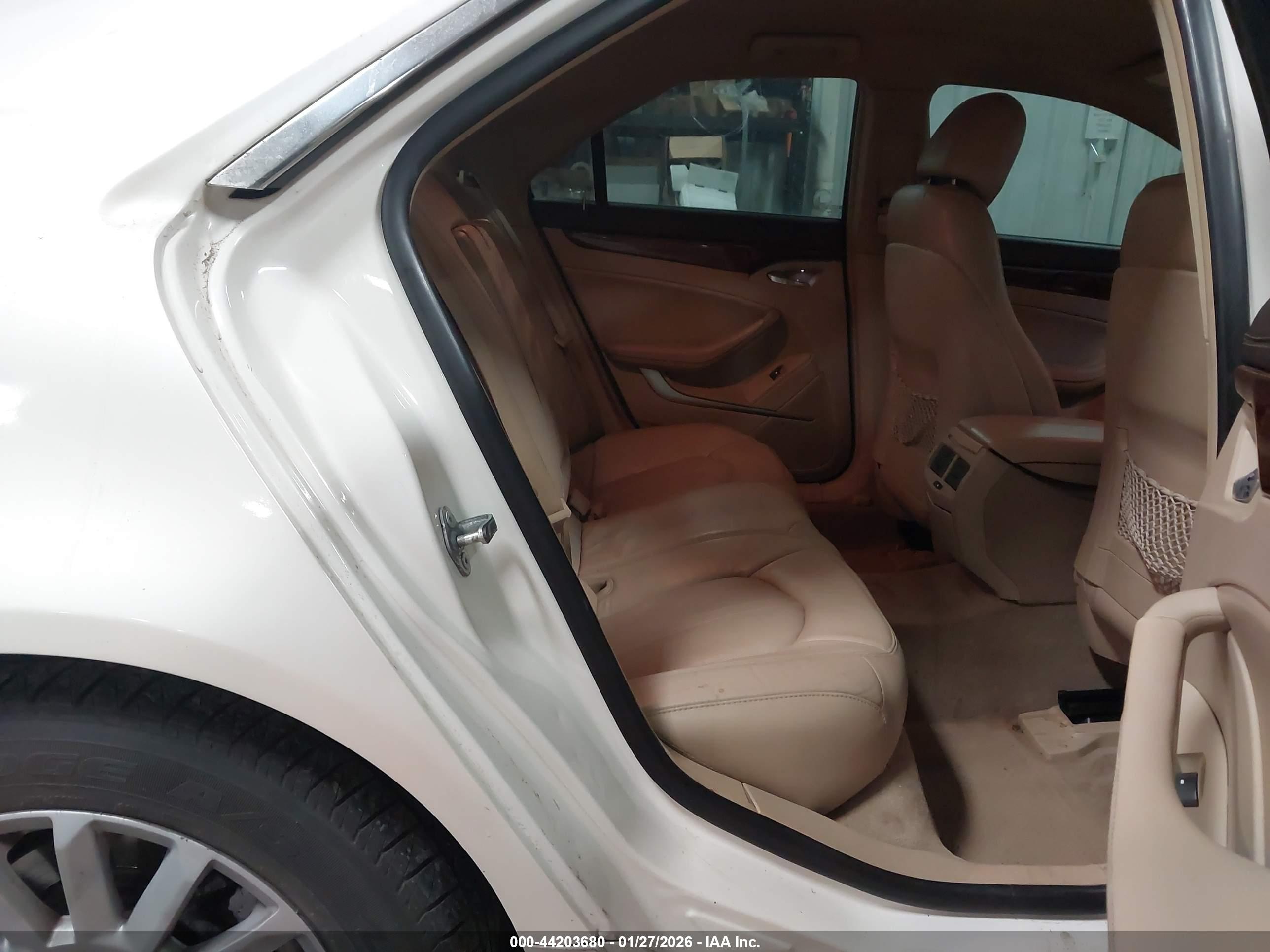 CADILLAC CTS image 8