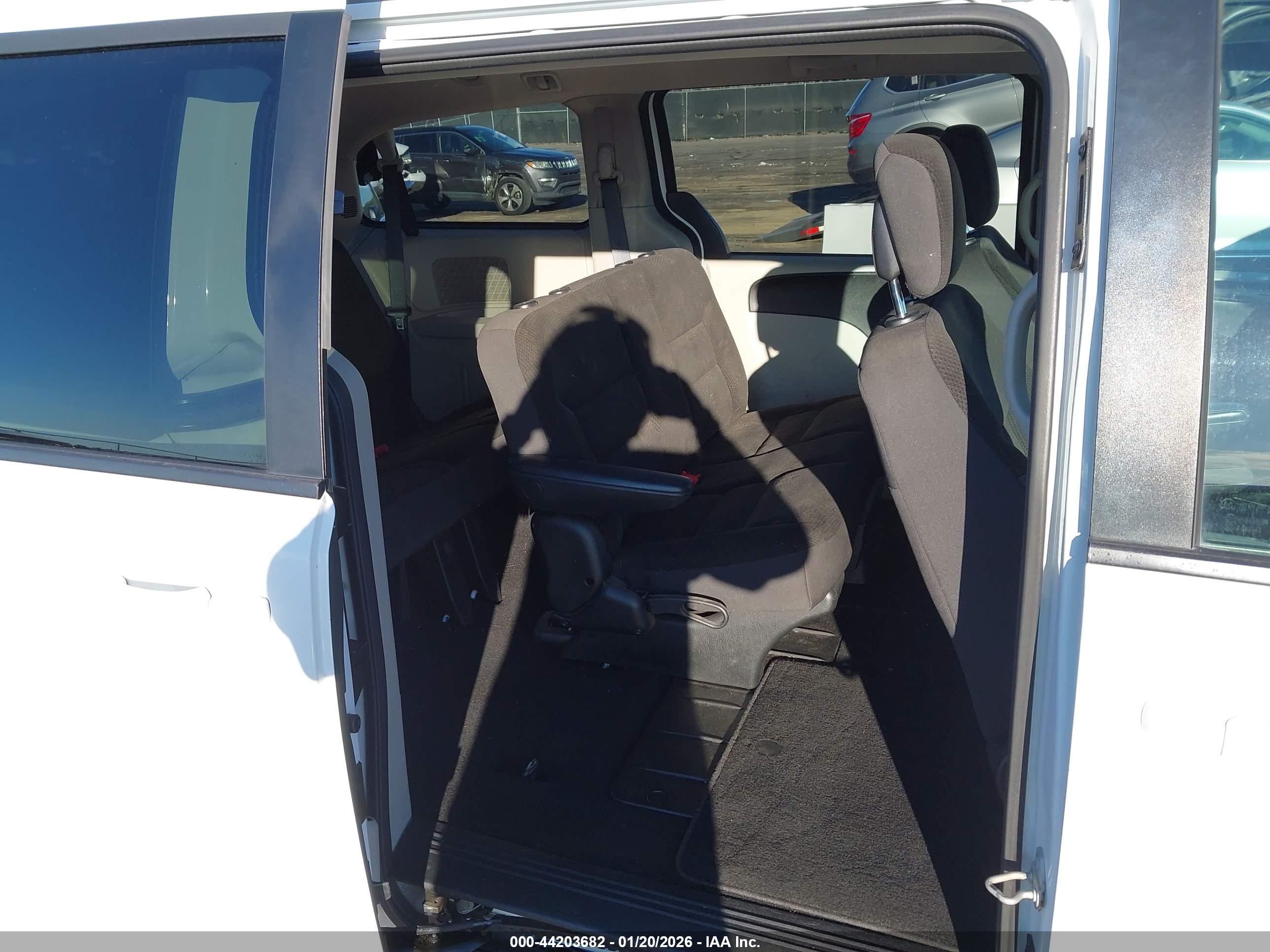DODGE GRAND image 8