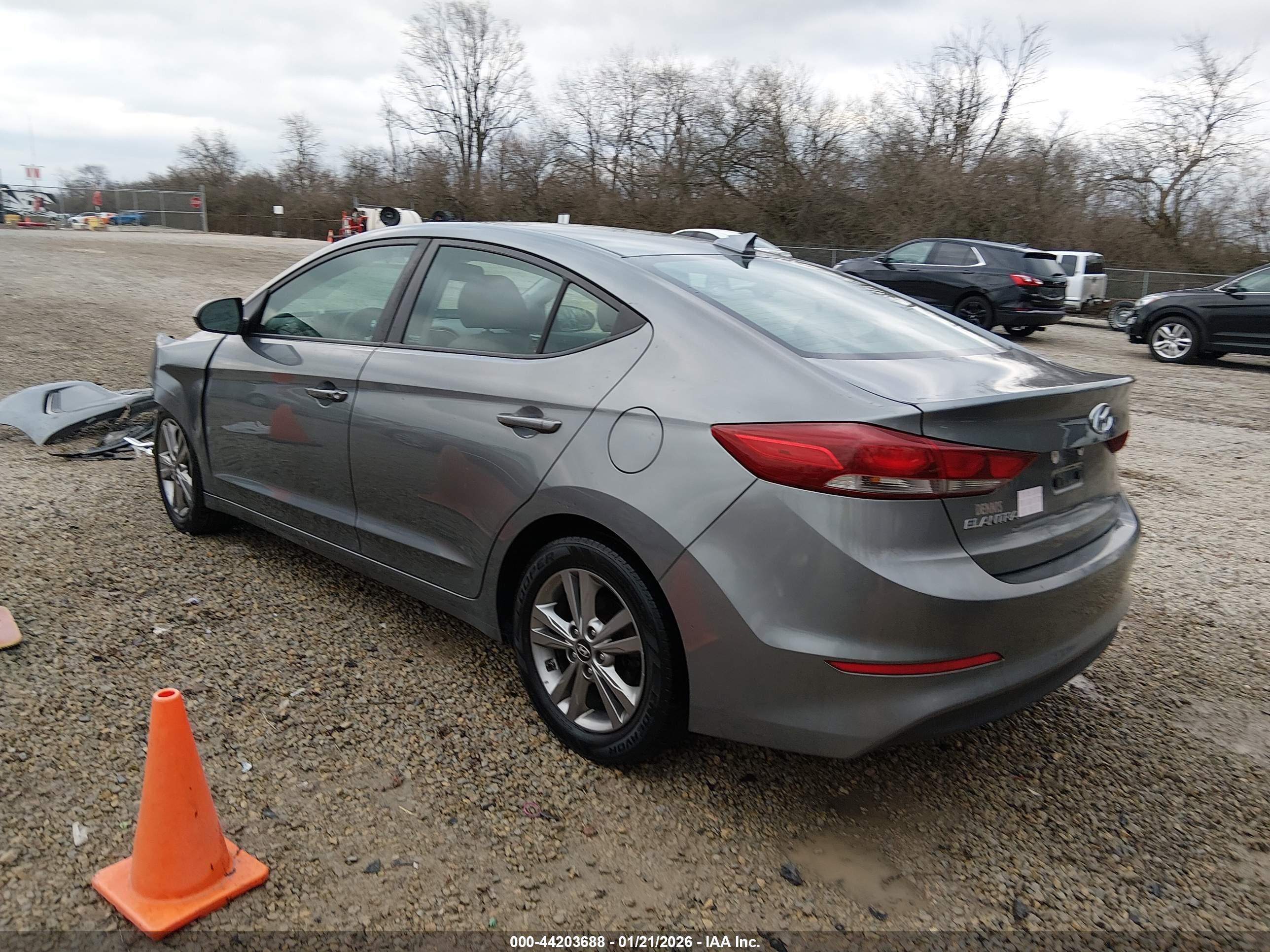 HYUNDAI ELANTRA image 3