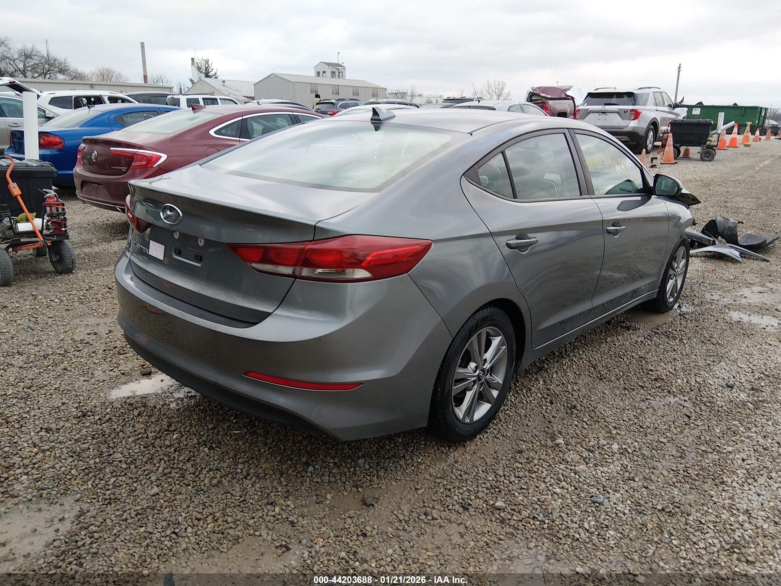 HYUNDAI ELANTRA image 4