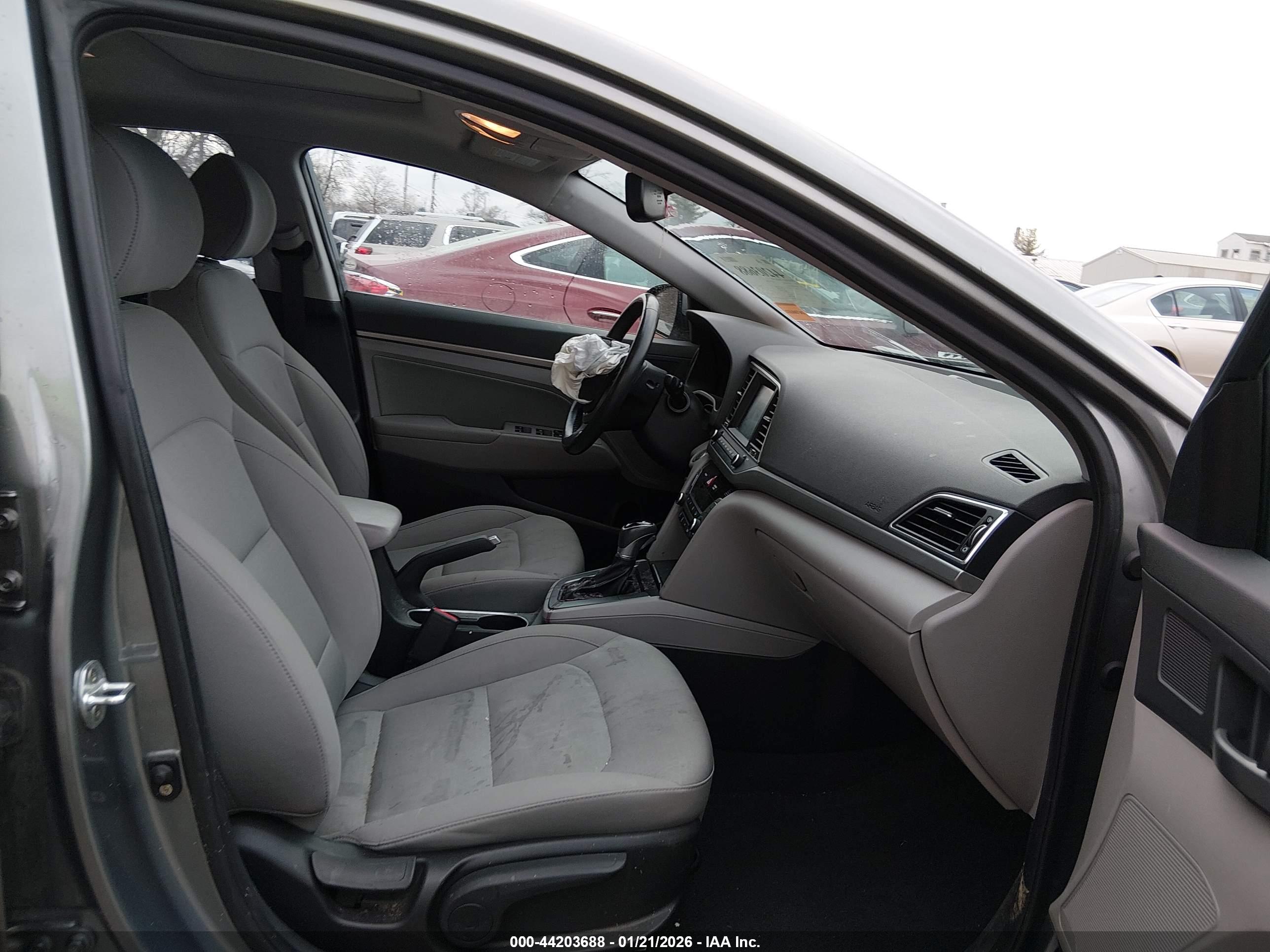 HYUNDAI ELANTRA image 5