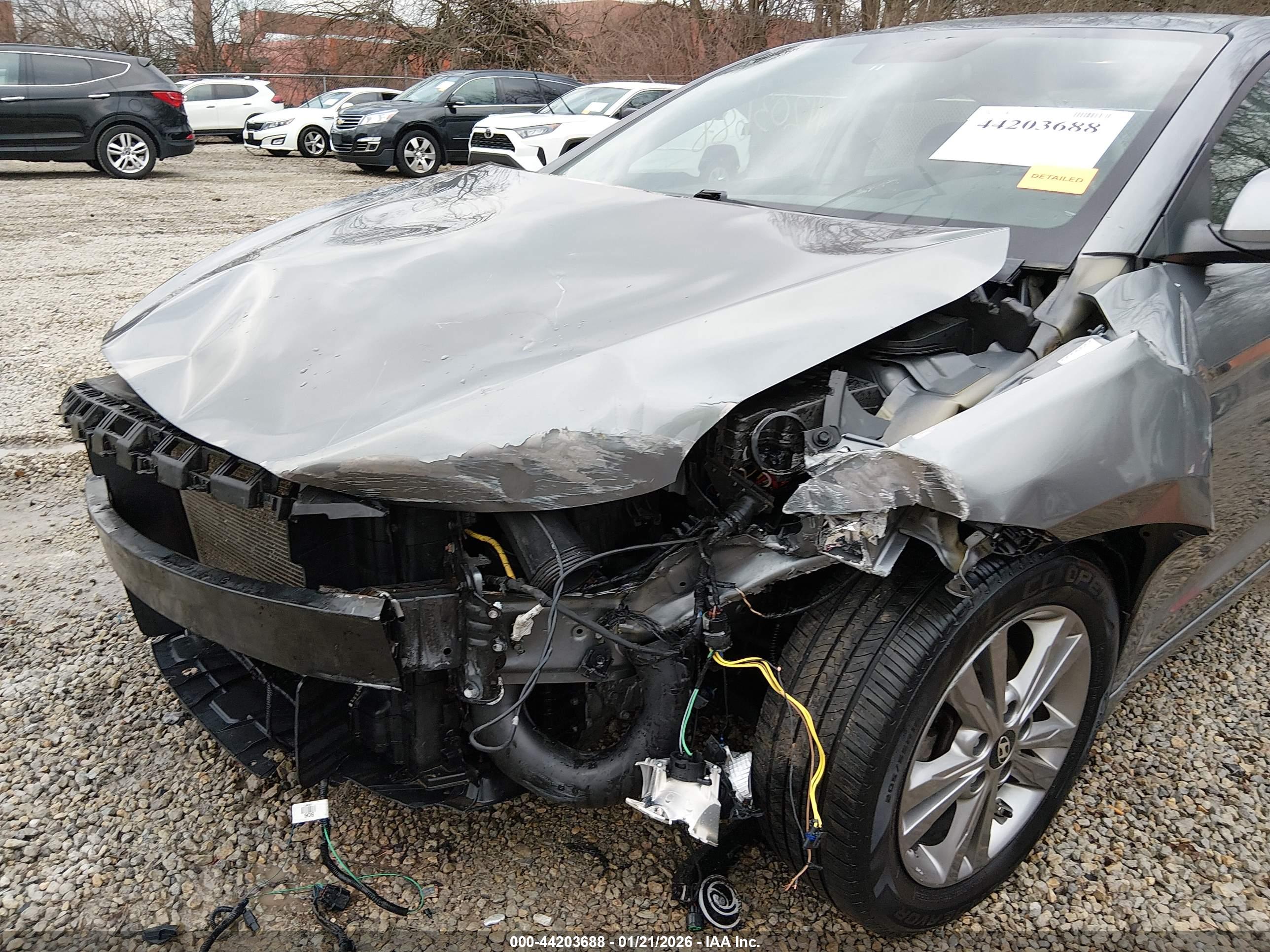 HYUNDAI ELANTRA image 6