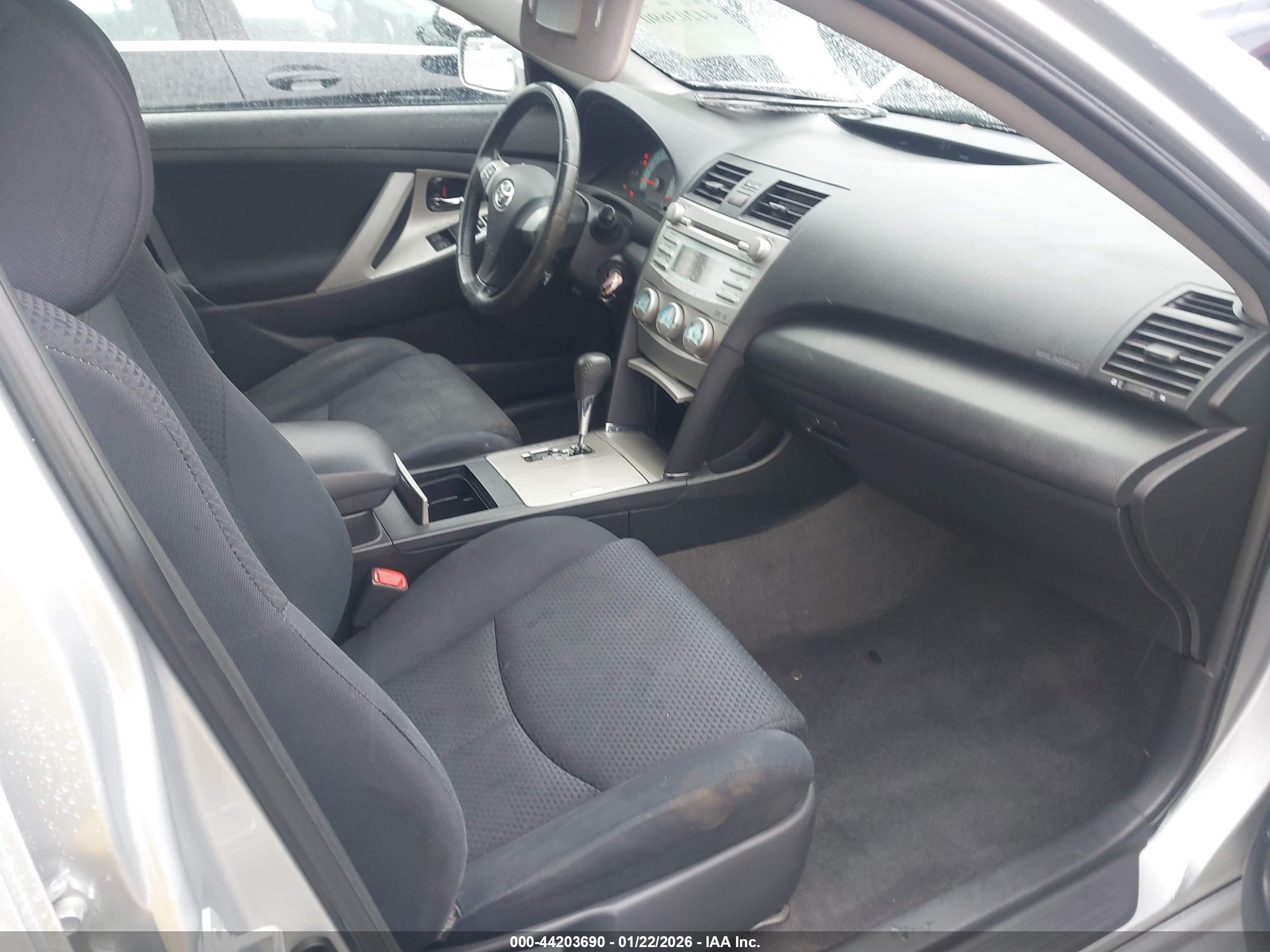 TOYOTA CAMRY image 5