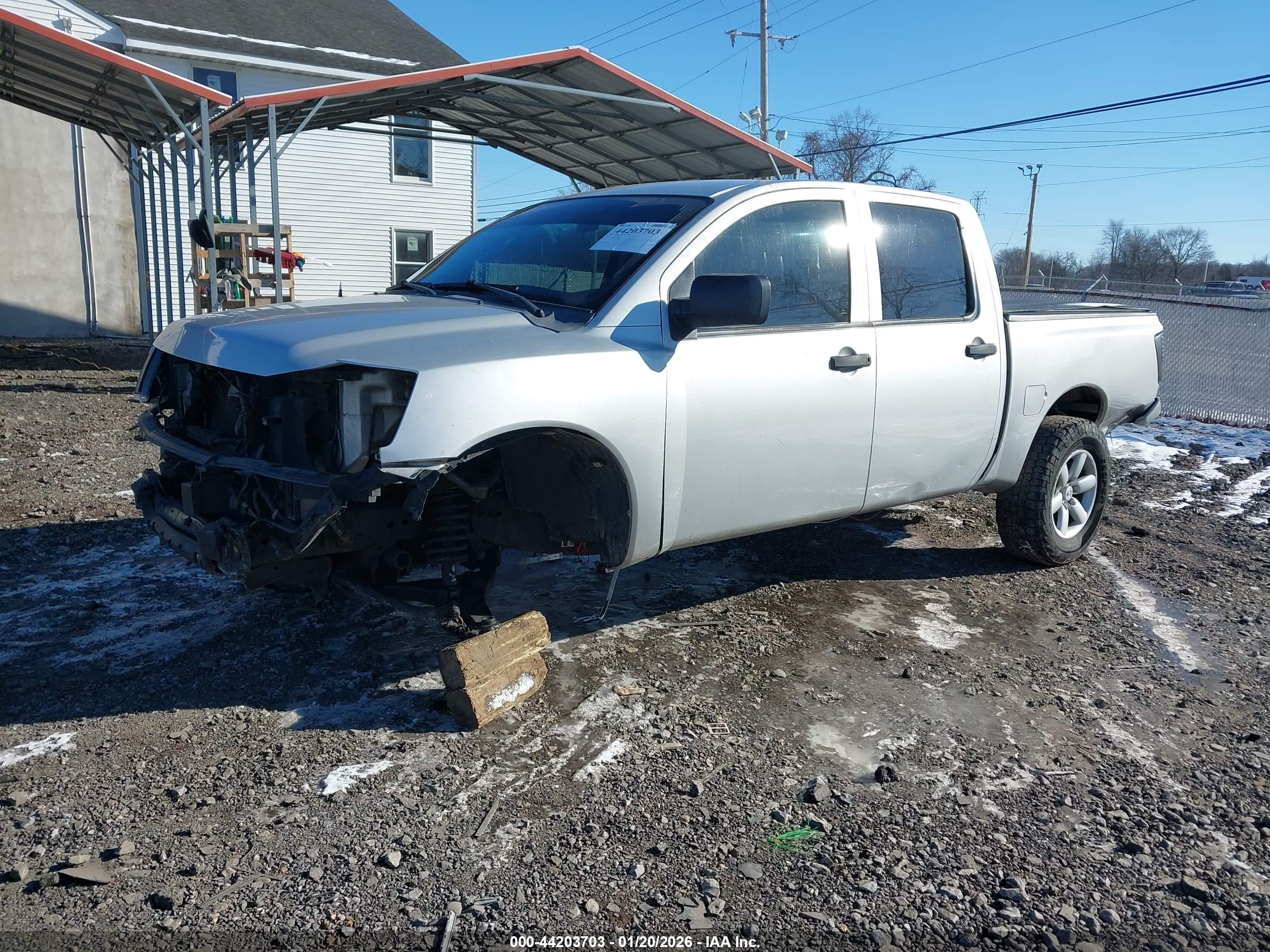 NISSAN TITAN image 2