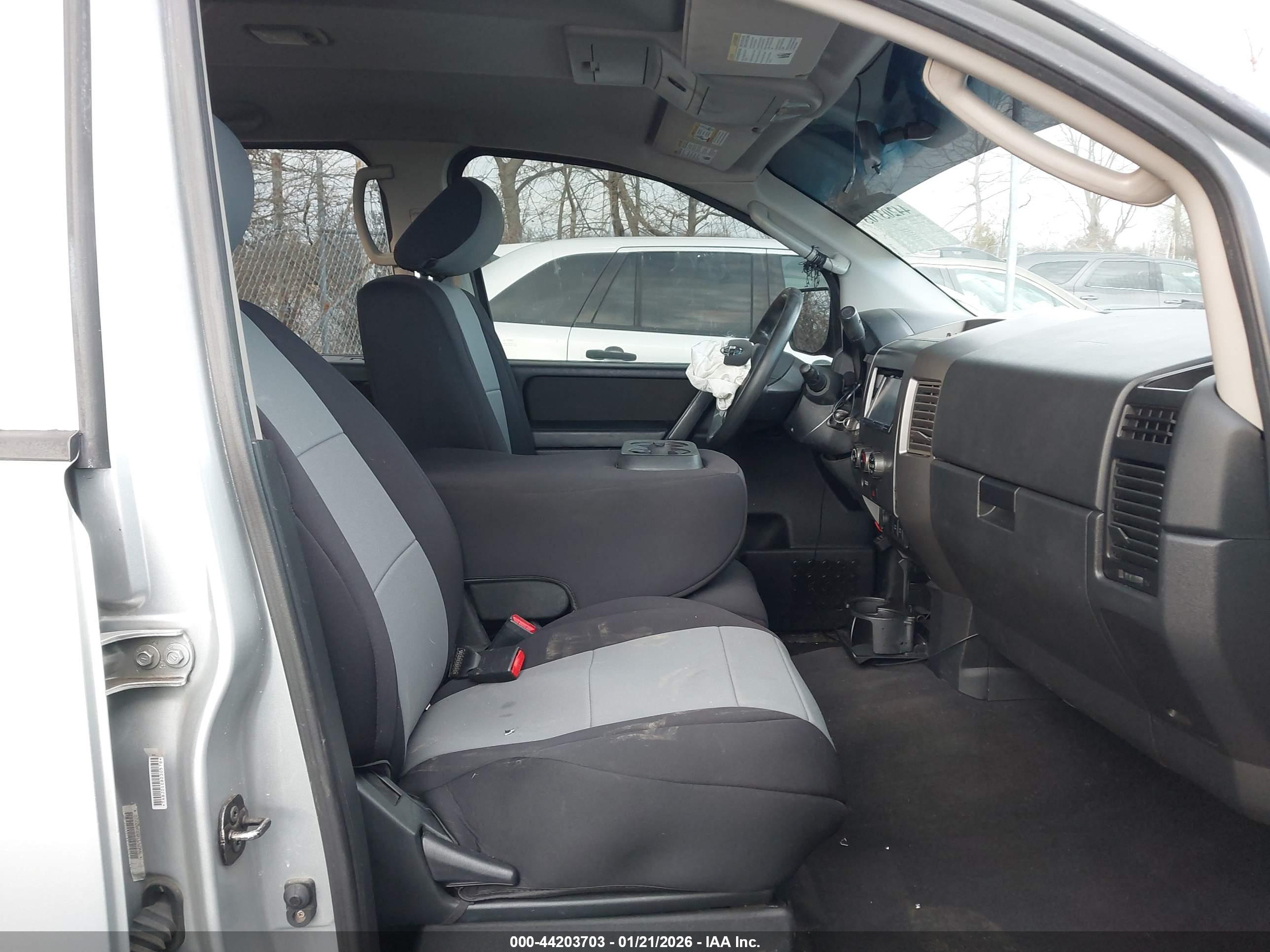 NISSAN TITAN image 5