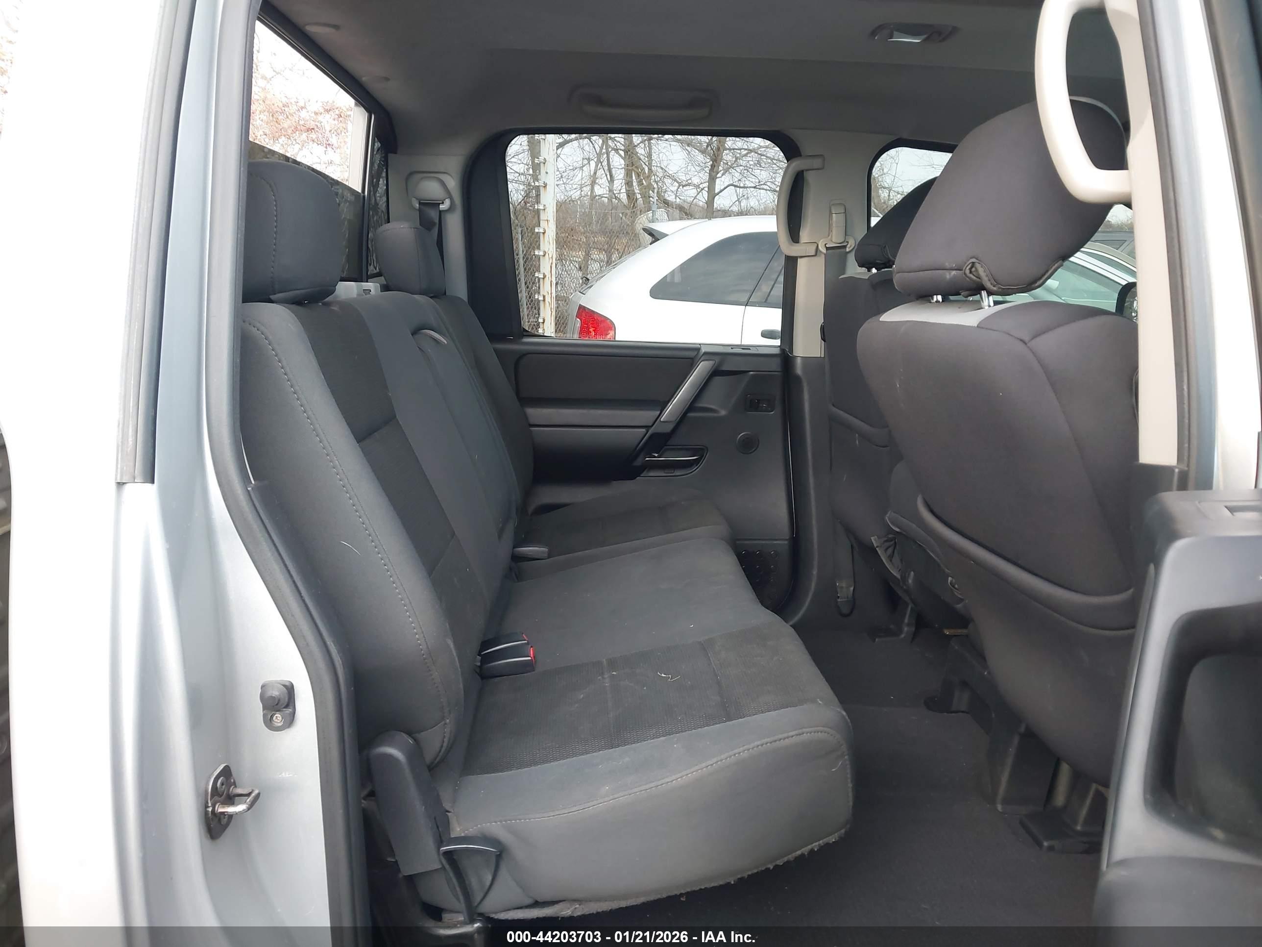 NISSAN TITAN image 8