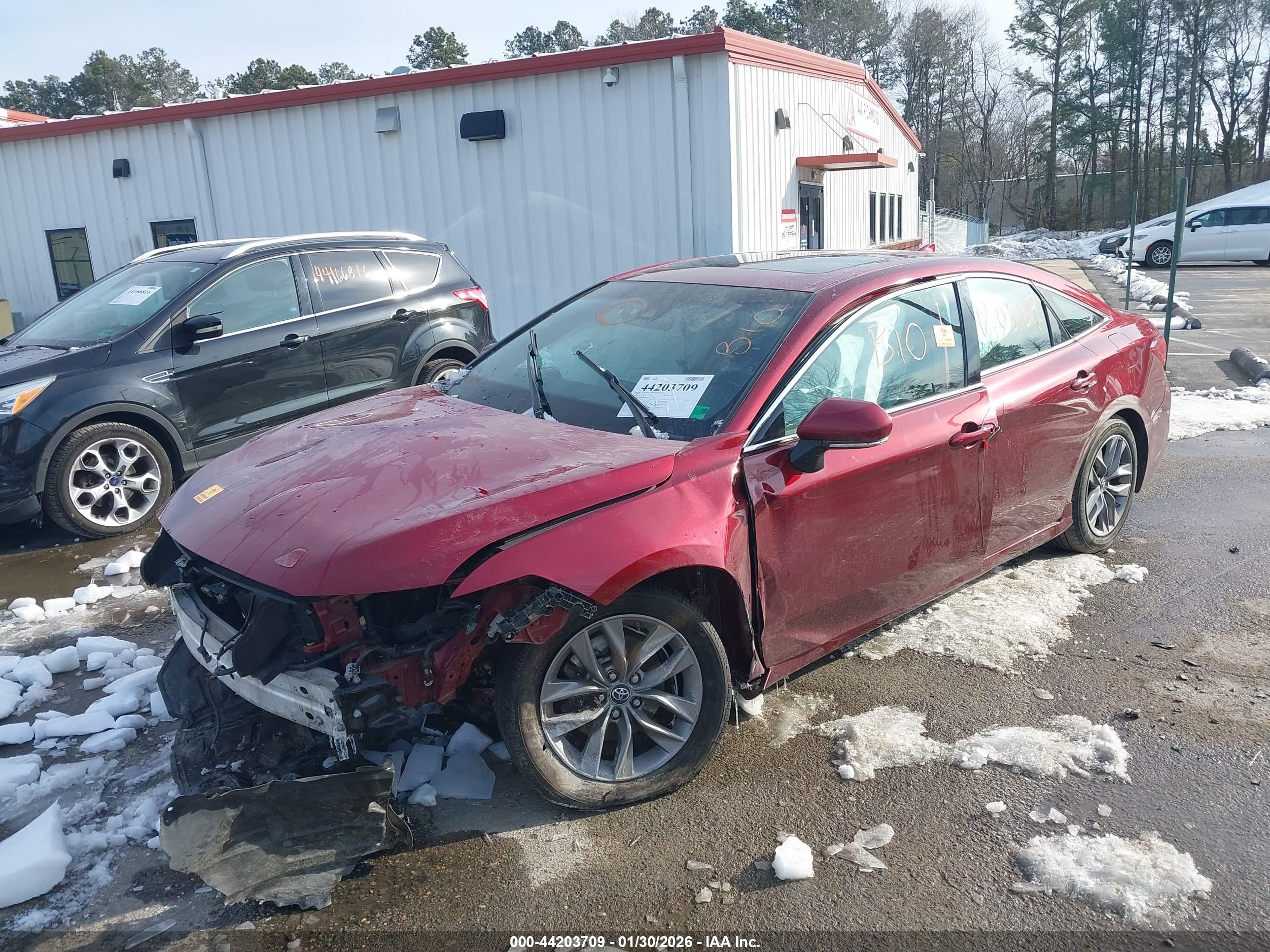 TOYOTA AVALON image 2