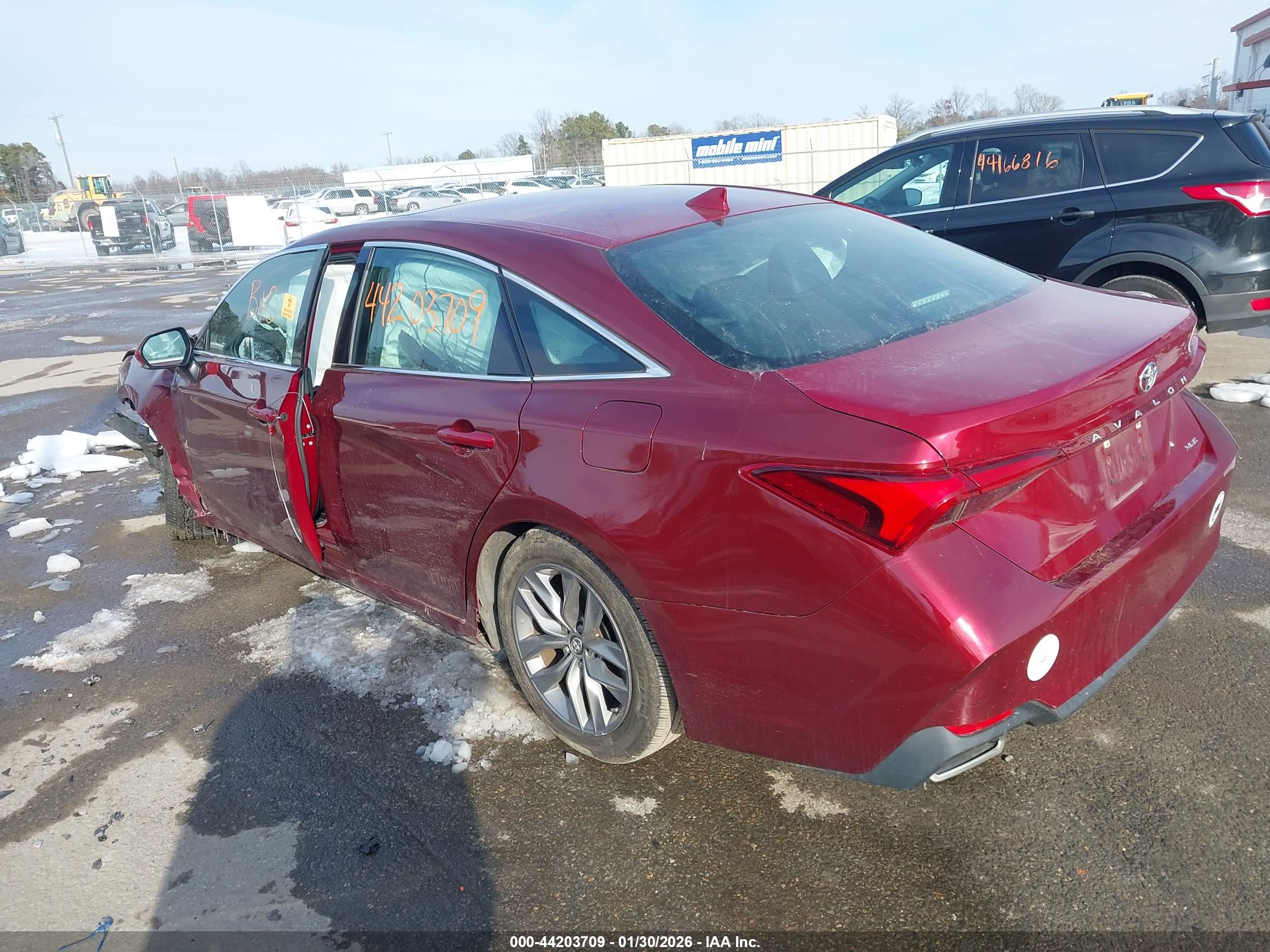 TOYOTA AVALON image 3