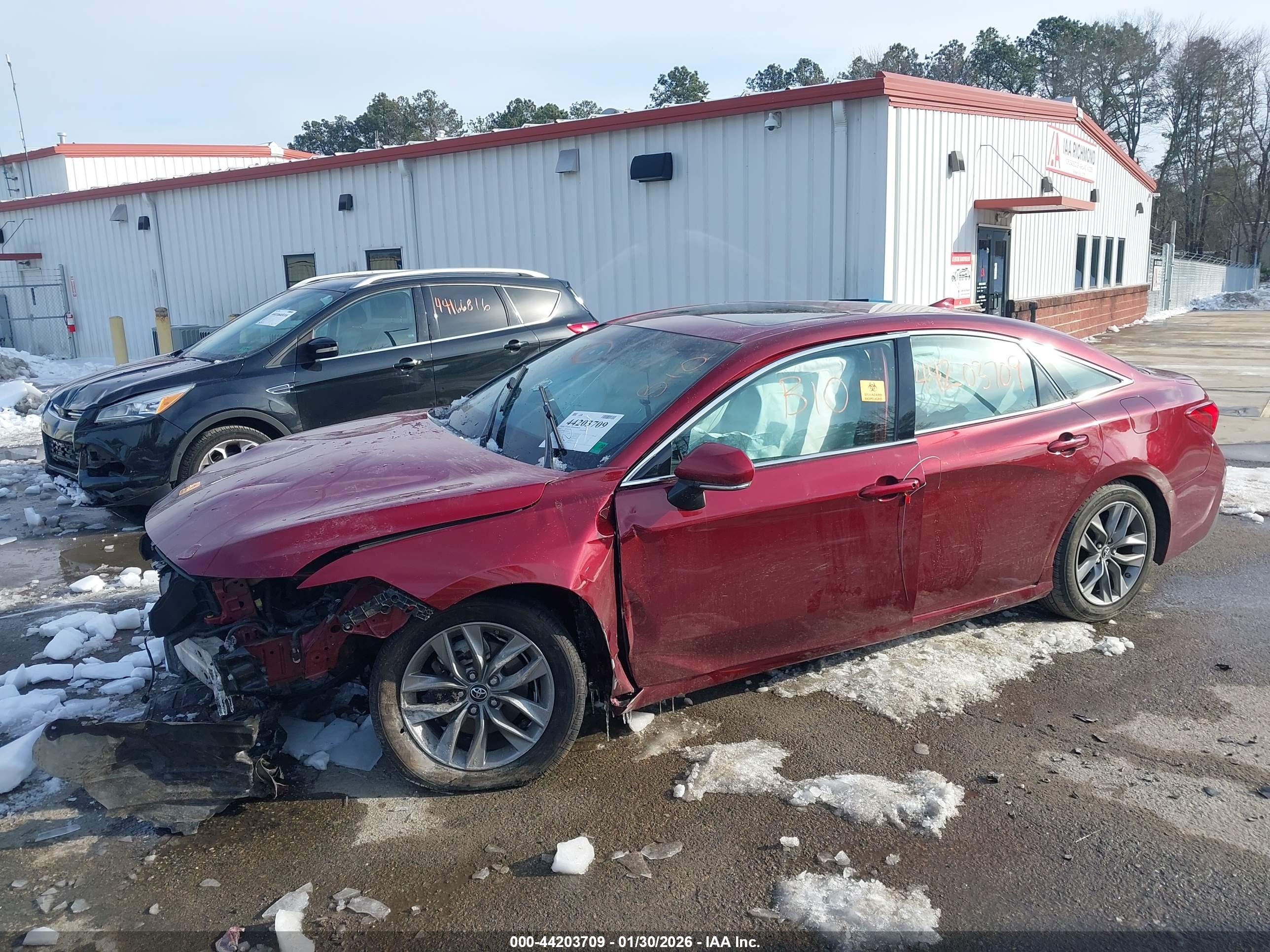 TOYOTA AVALON image 6