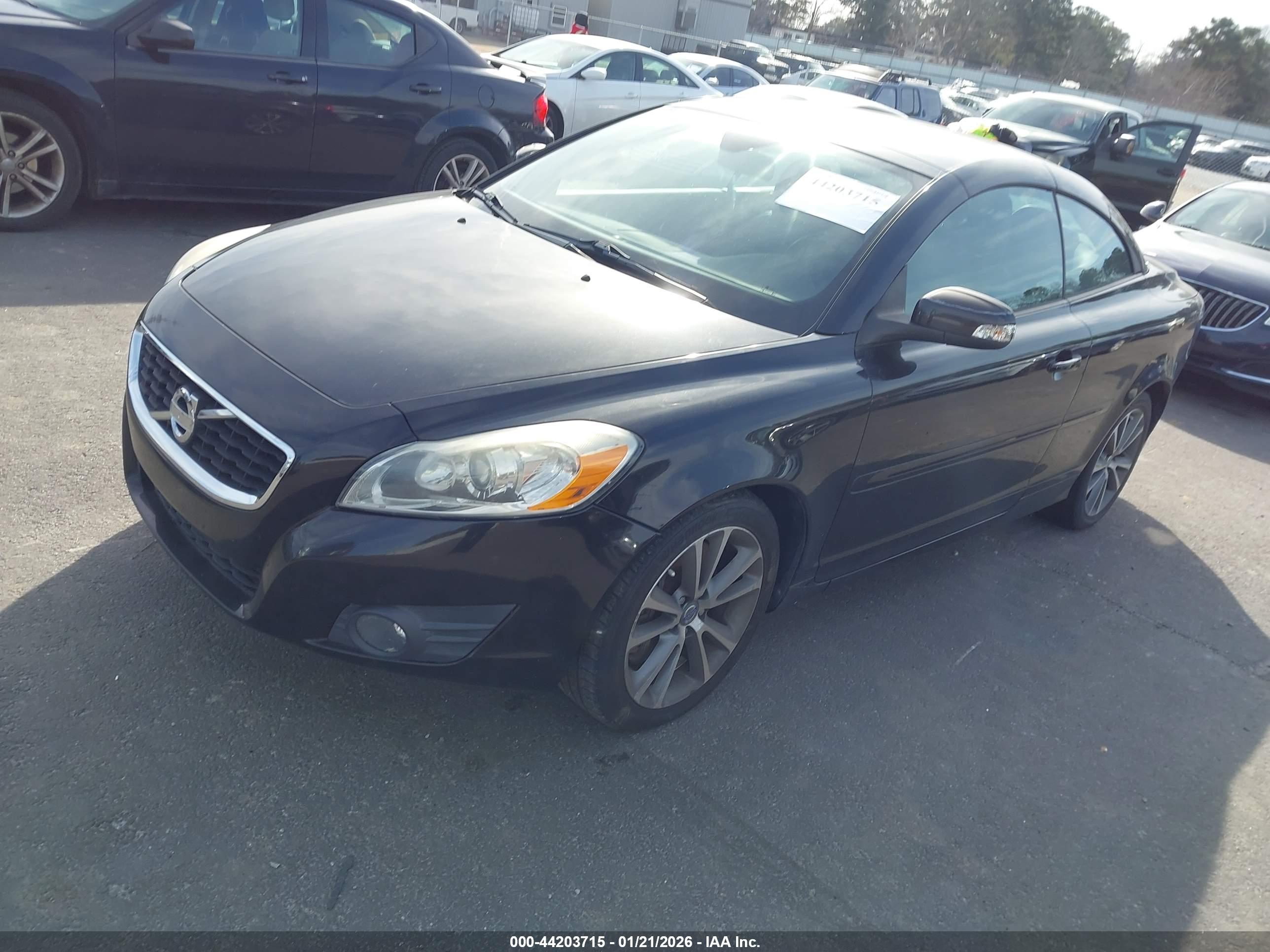 VOLVO C70 image 2