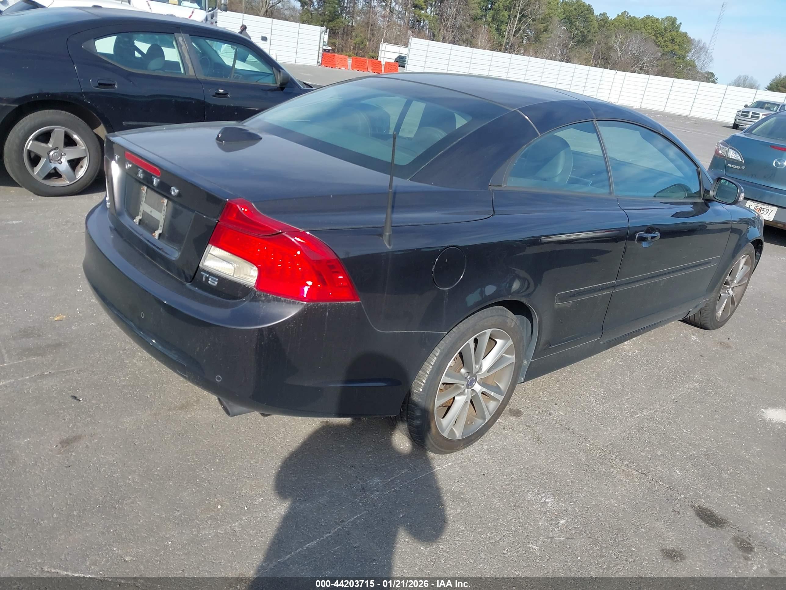 VOLVO C70 image 4