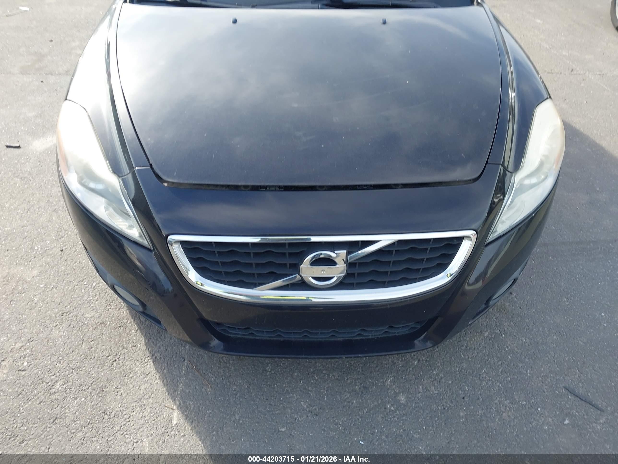 VOLVO C70 image 6