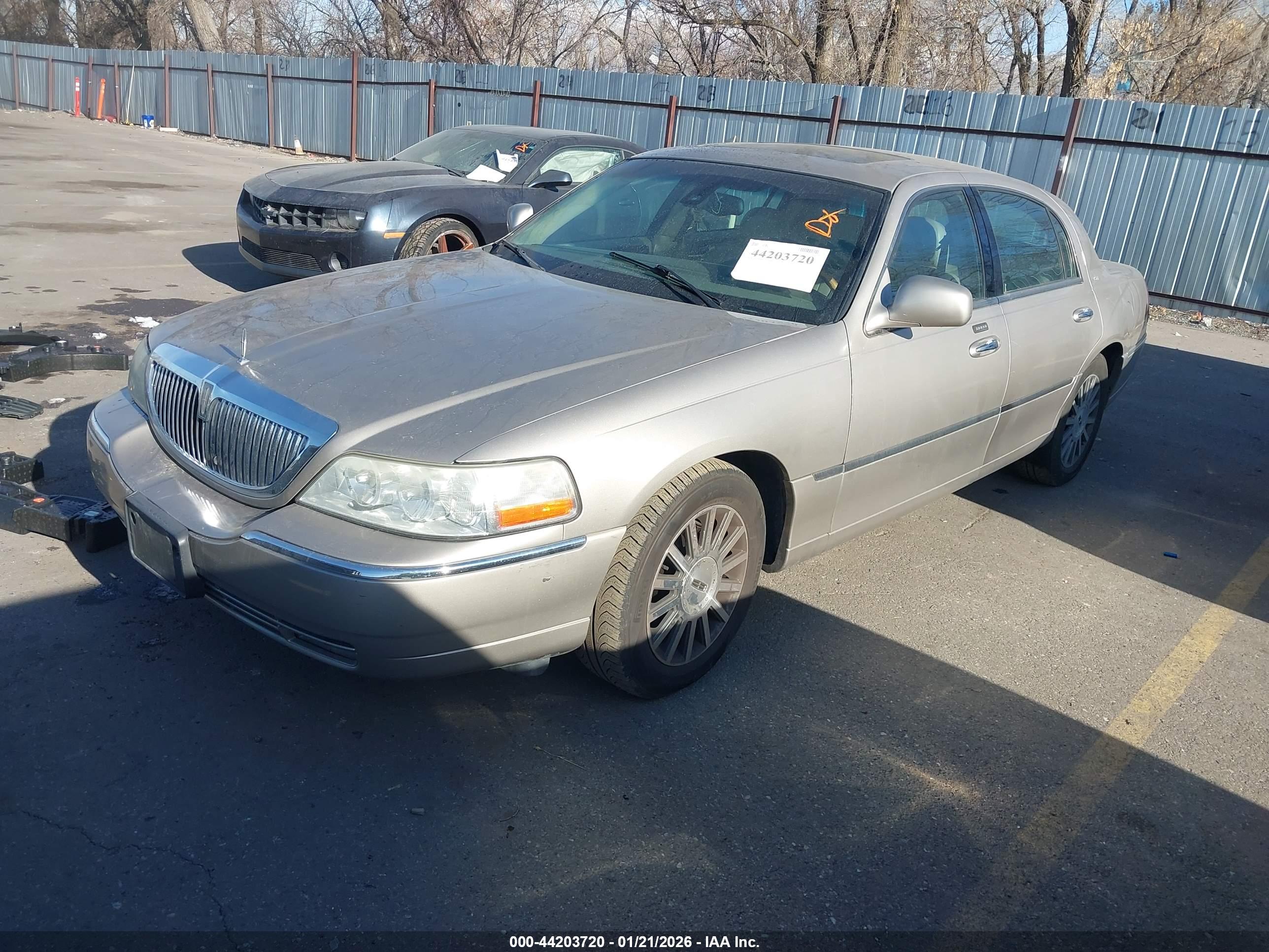 LINCOLN TOWN image 2