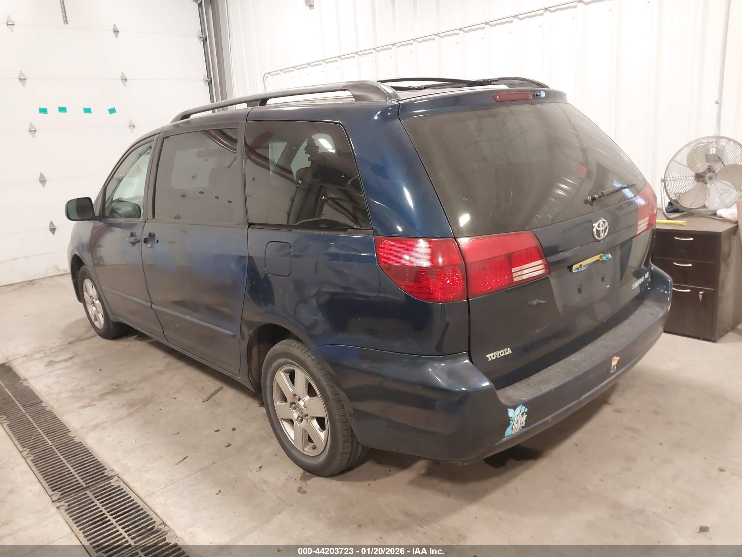 TOYOTA SIENNA image 3