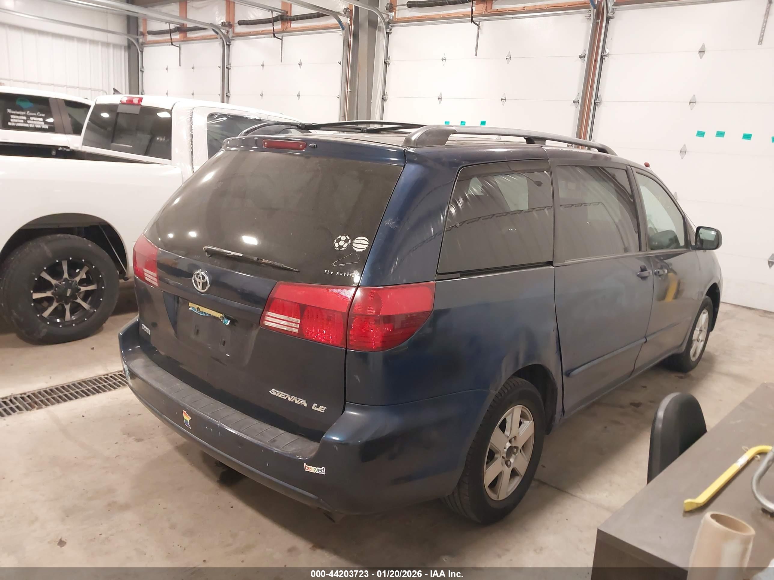 TOYOTA SIENNA image 4