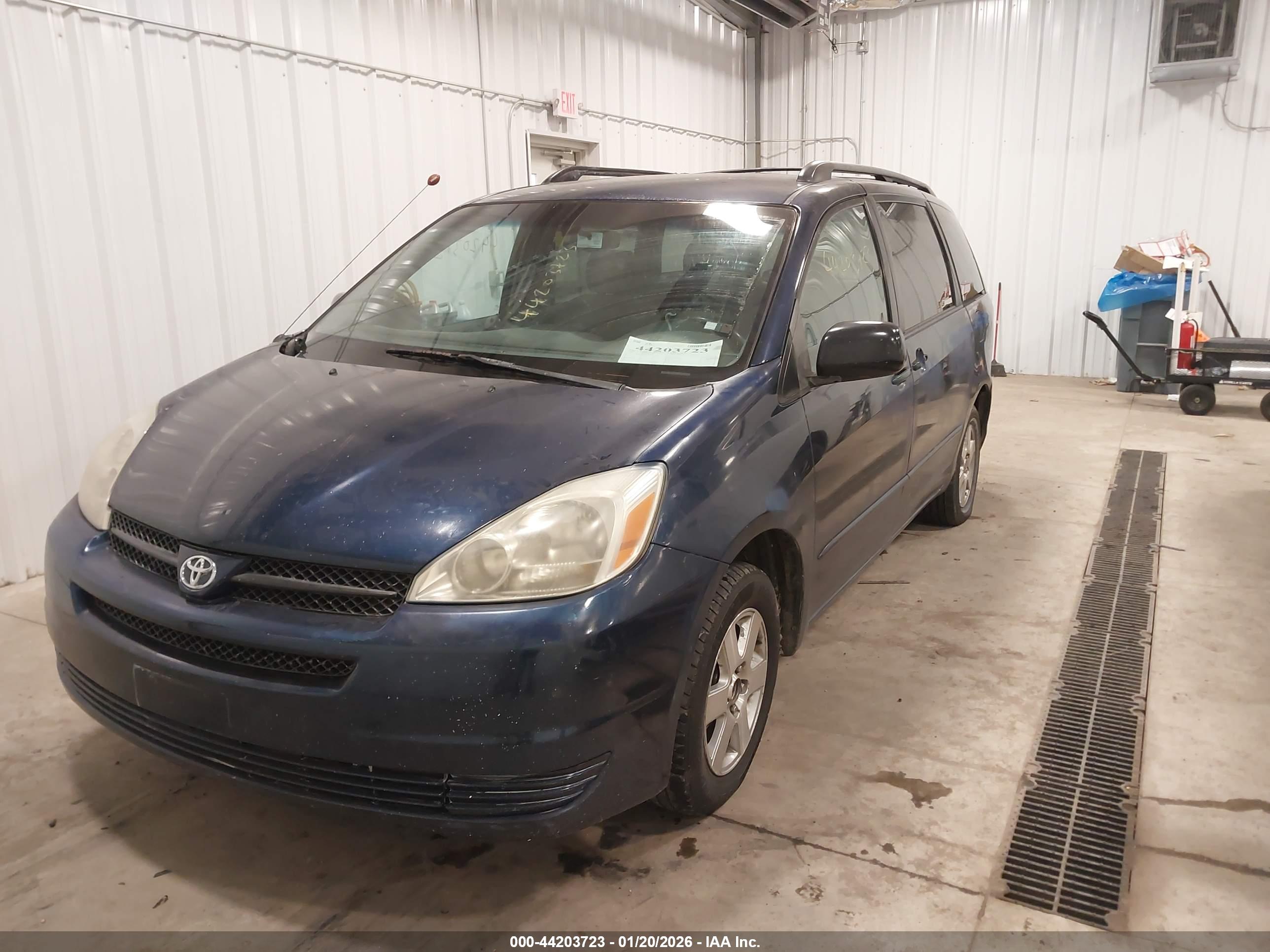 TOYOTA SIENNA image 6